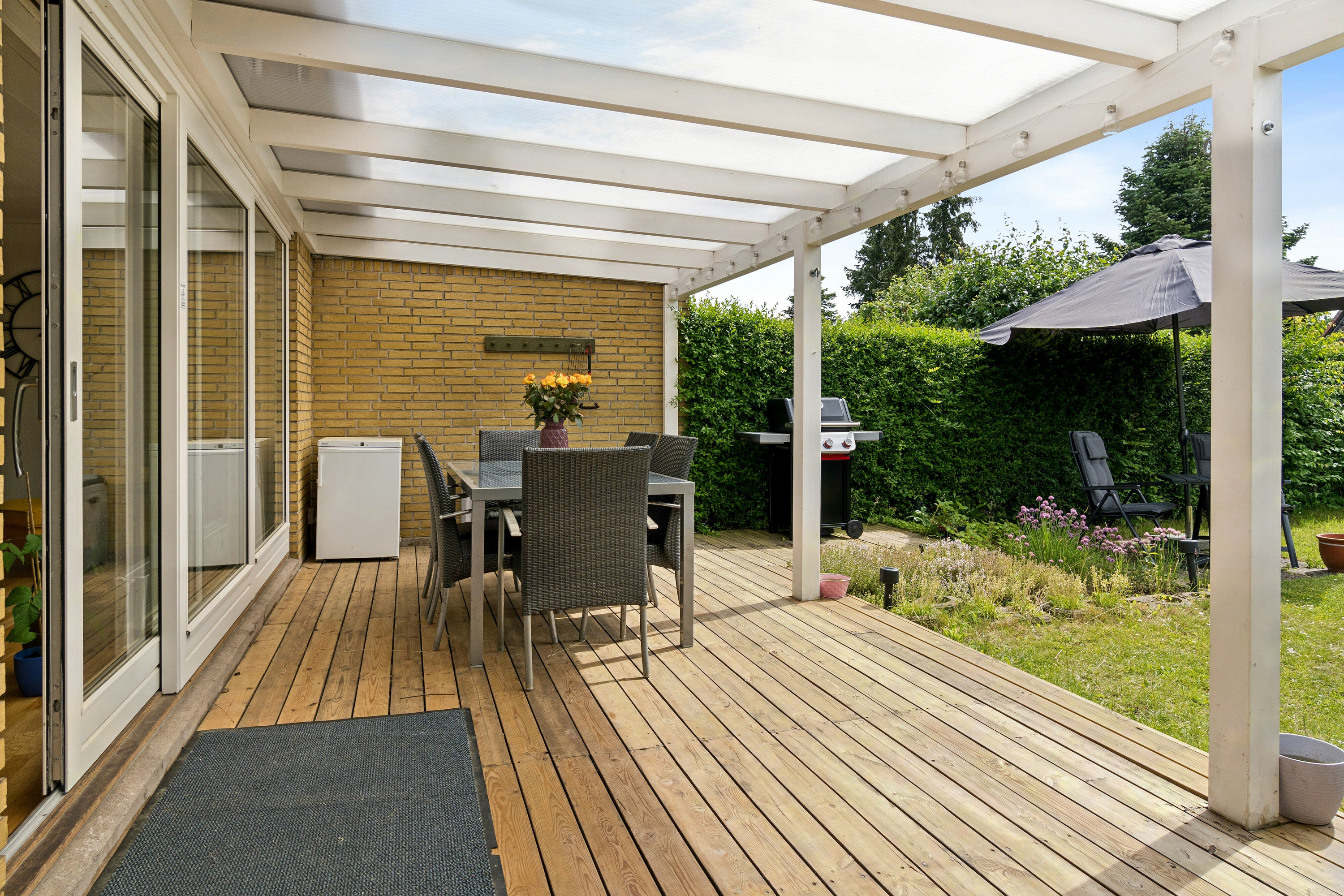 Fremhævet overdækket terrasse billede i fuldskærmstilstand. Billede af Enghøjen 19, 2650 Hvidovre