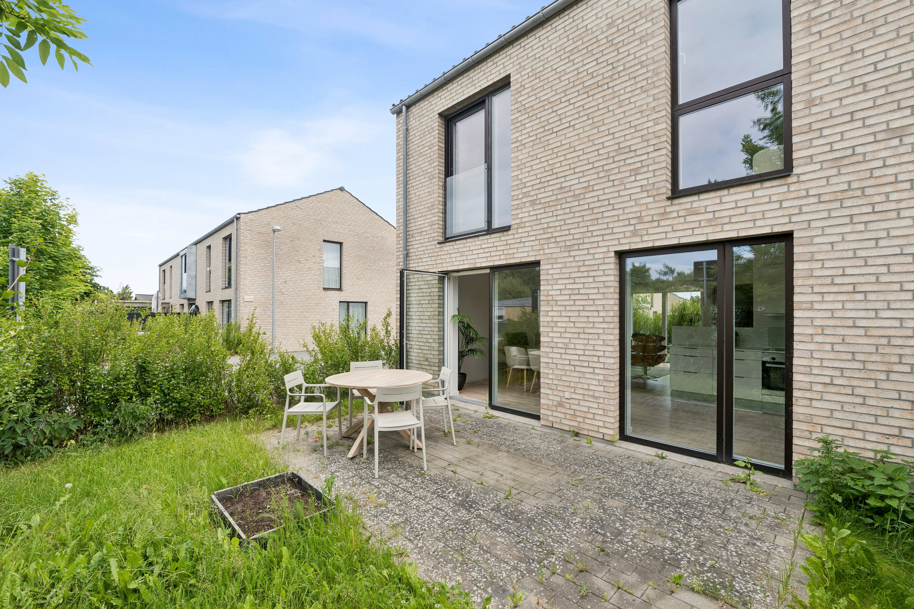 Fremhævet terrasse billede i fuldskærmstilstand. Billede af Islev Have 2, 2610 Rødovre