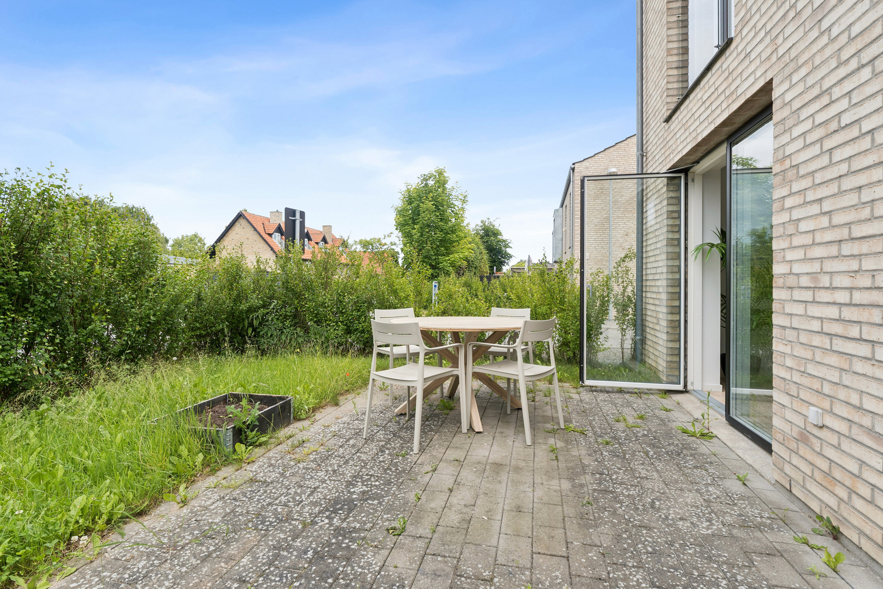 Fremhævet terrasse billede i fuldskærmstilstand. Billede af Islev Have 2, 2610 Rødovre