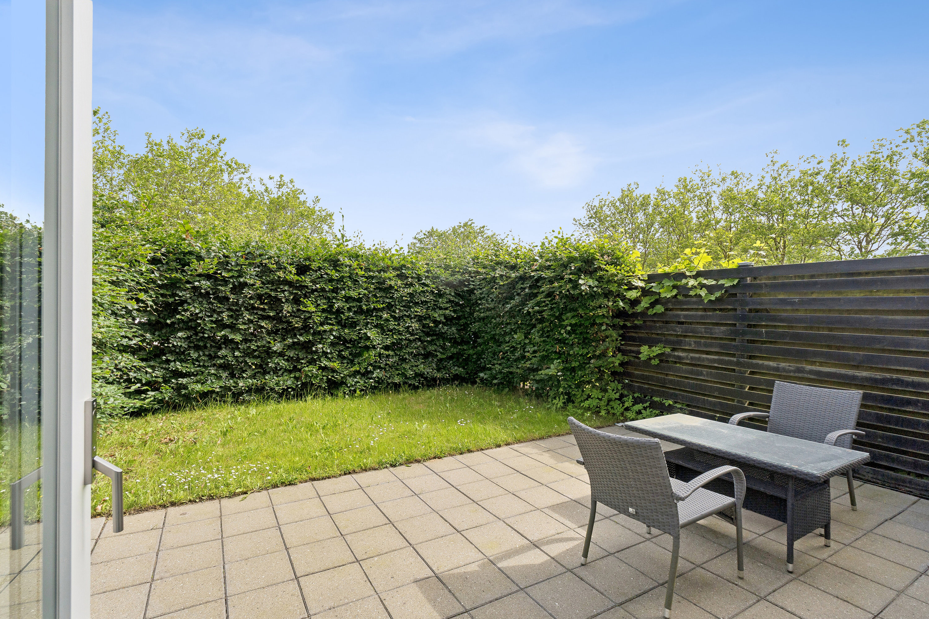 Fremhævet terrasse billede i fuldskærmstilstand. Billede af Tornegårdsvej 12, 2620 Albertslund