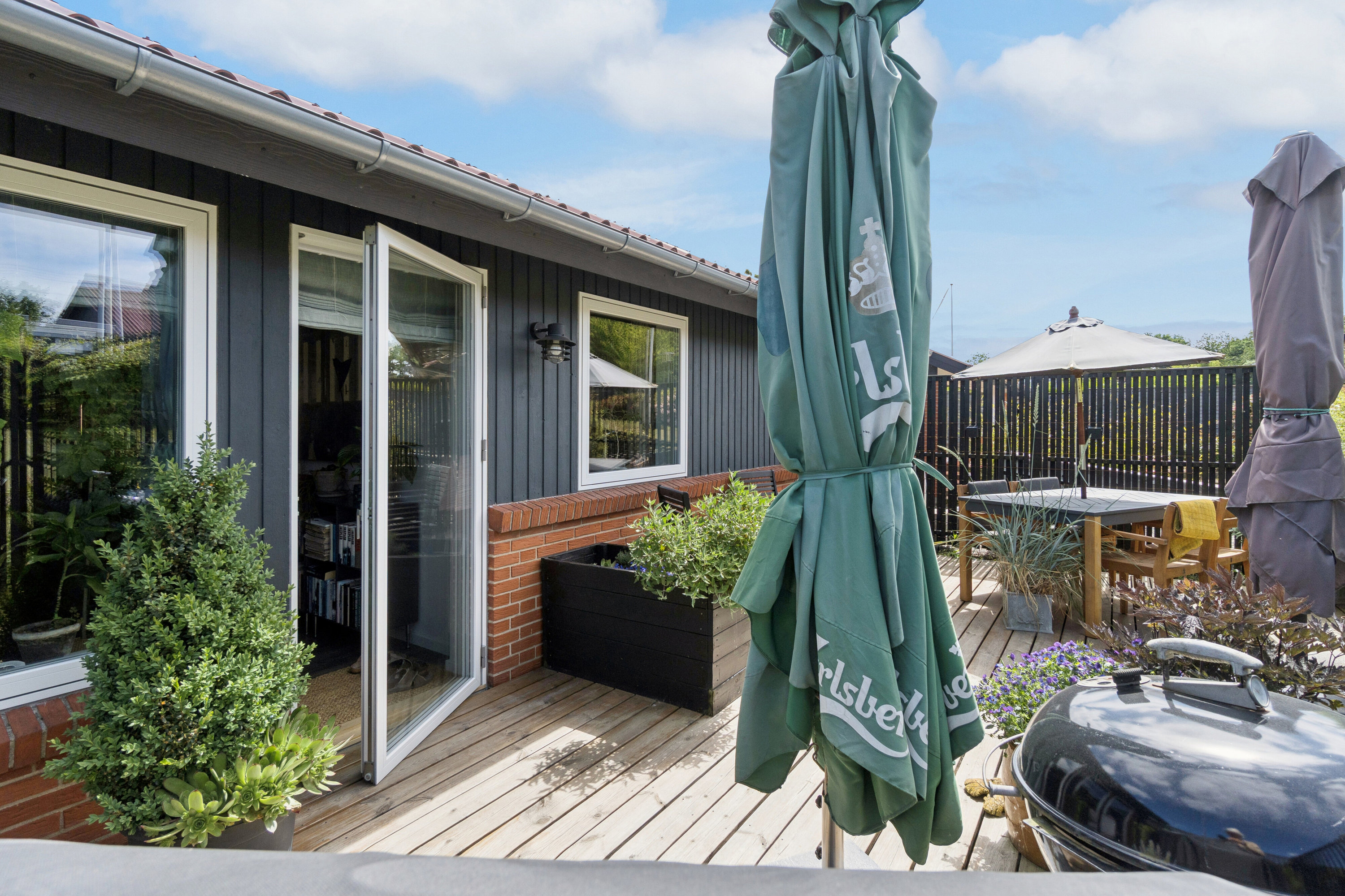 Fremhævet terrasse billede i fuldskærmstilstand. Billede af Møllebækvej 10, Tejn, 3770 Allinge