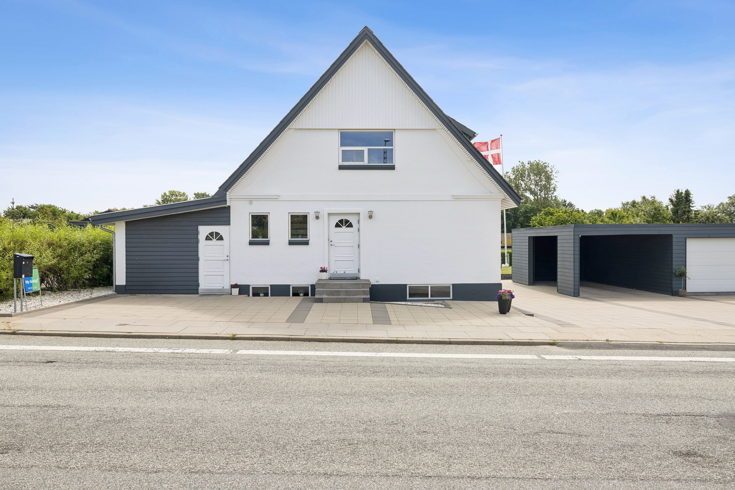 Fremhævet set fra vejen billede i fuldskærmstilstand. Billede af Skagen Landevej 130, Bjergby, 9800 Hjørring