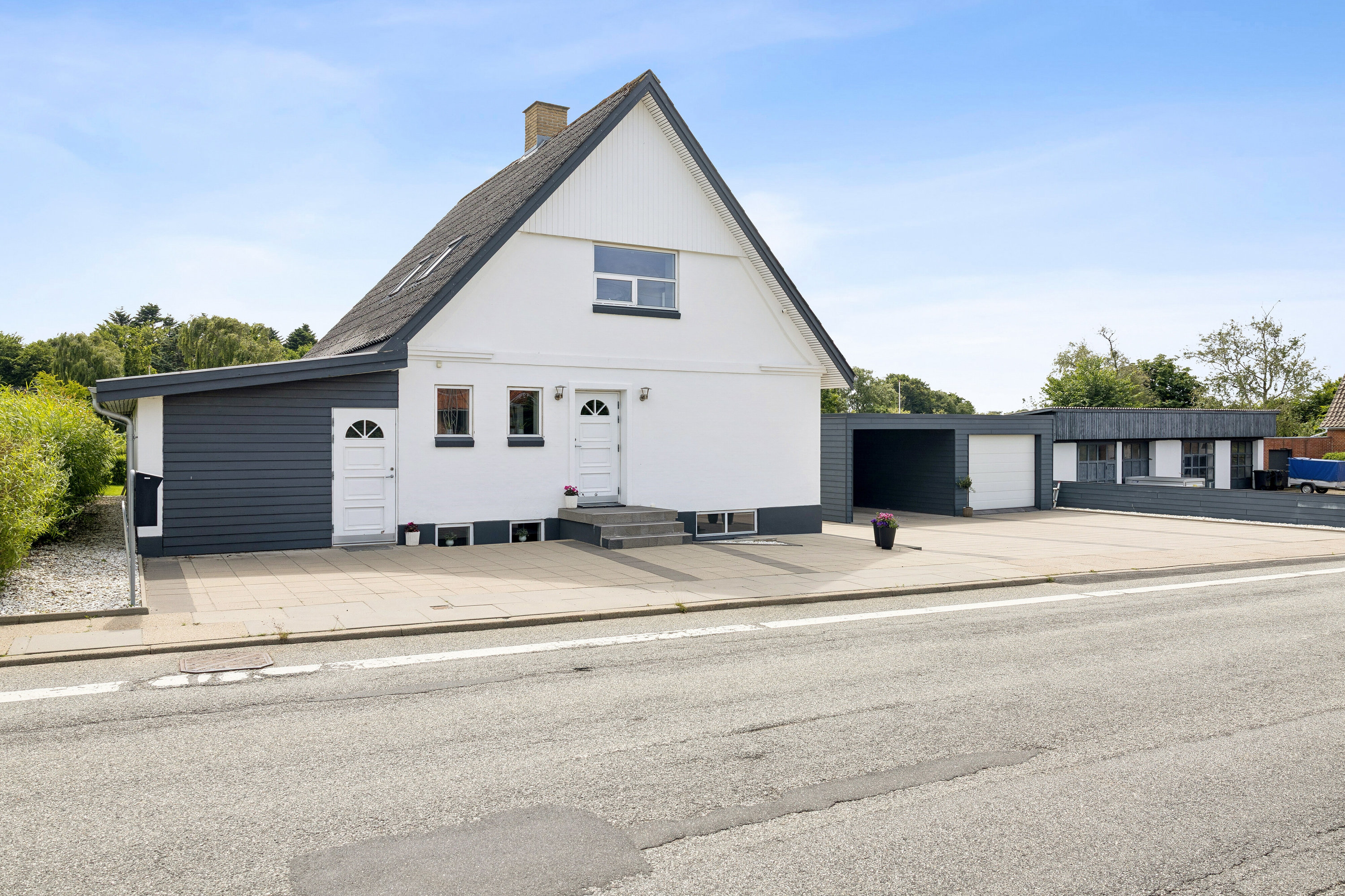 Fremhævet set fra vejen billede i fuldskærmstilstand. Billede af Skagen Landevej 130, Bjergby, 9800 Hjørring