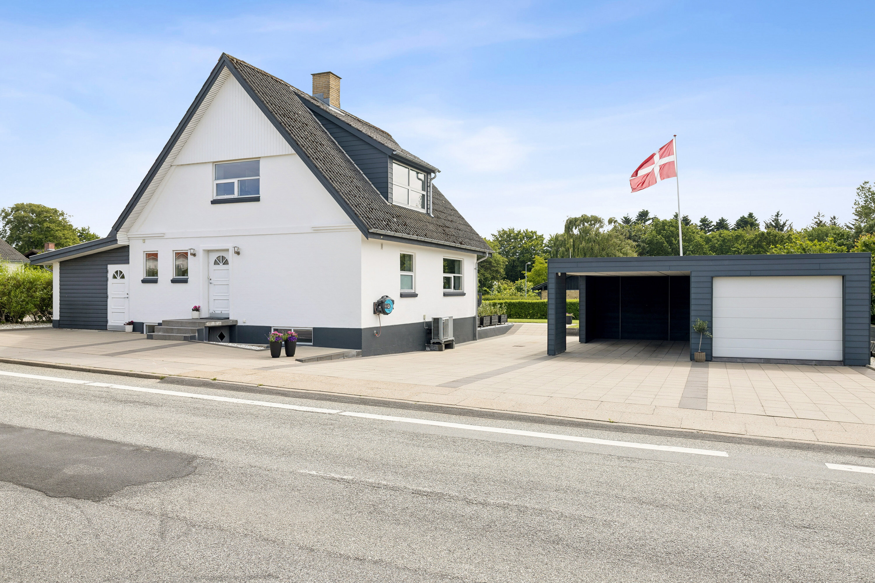 Fremhævet set fra vejen billede i fuldskærmstilstand. Billede af Skagen Landevej 130, Bjergby, 9800 Hjørring