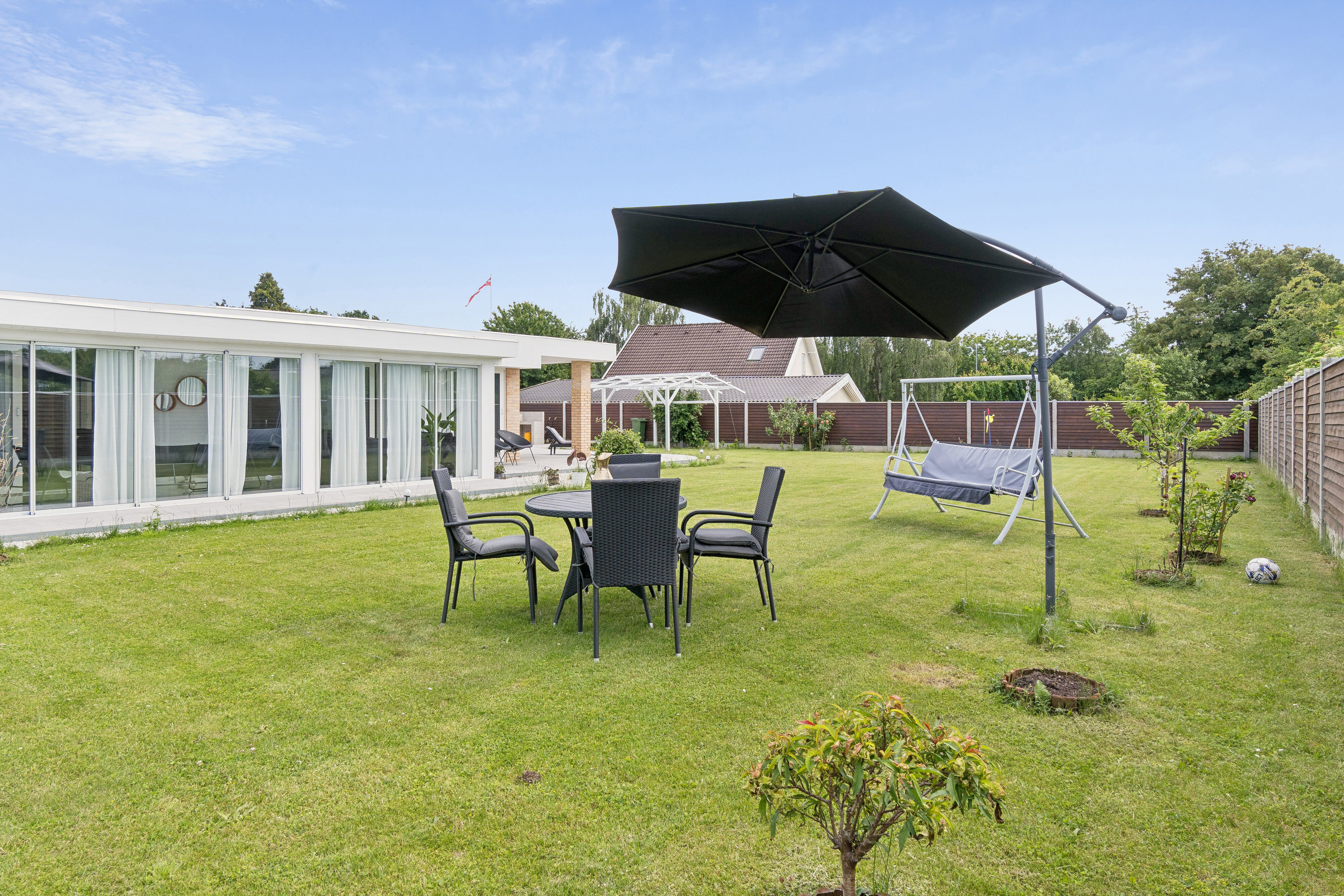 Fremhævet overdækket terrasse billede i fuldskærmstilstand. Billede af Elverdammen 6, 2605 Brøndby