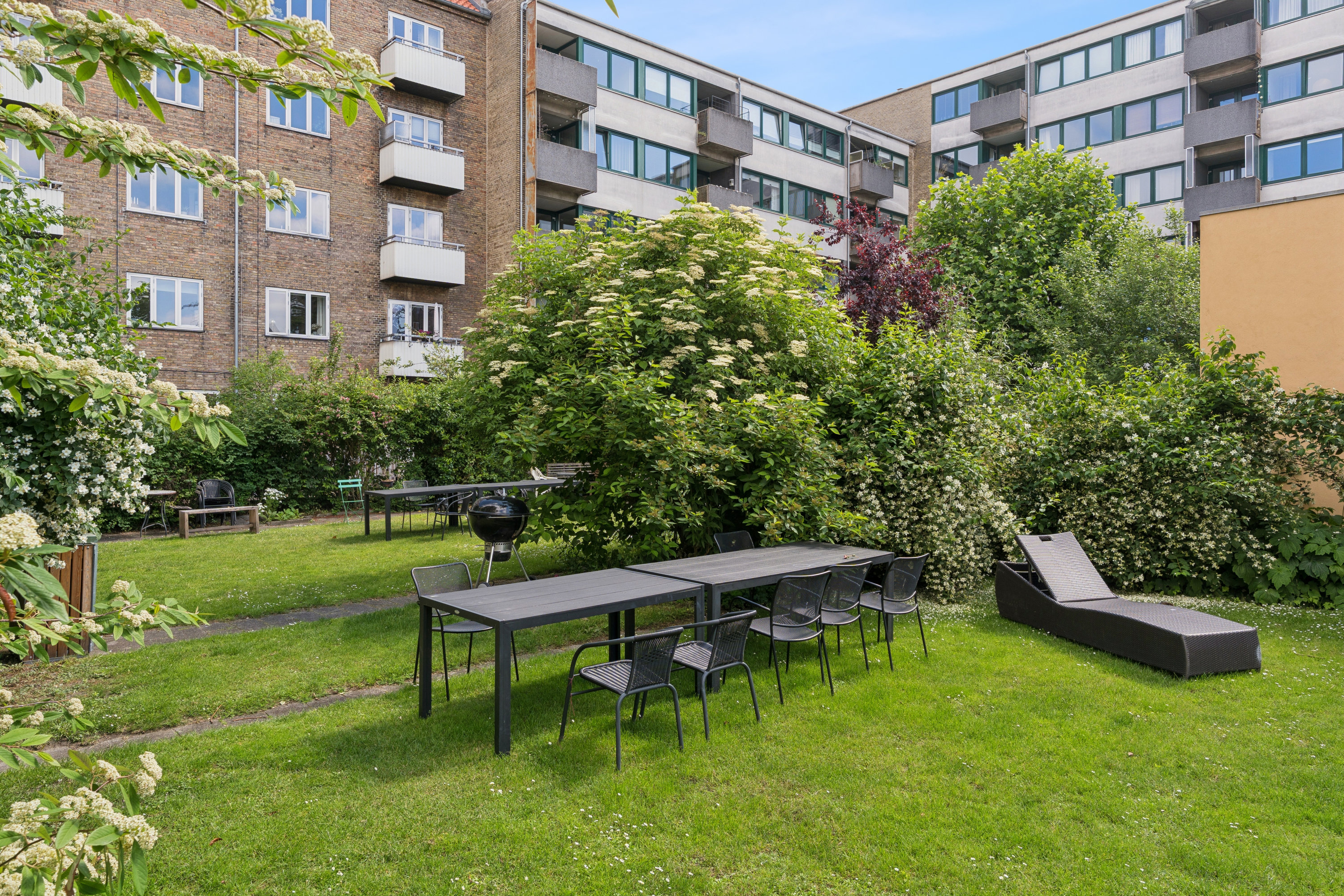 Fremhævet gårdmiljø billede i fuldskærmstilstand. Billede af Duevej 58, 1. tv., 2000 Frederiksberg