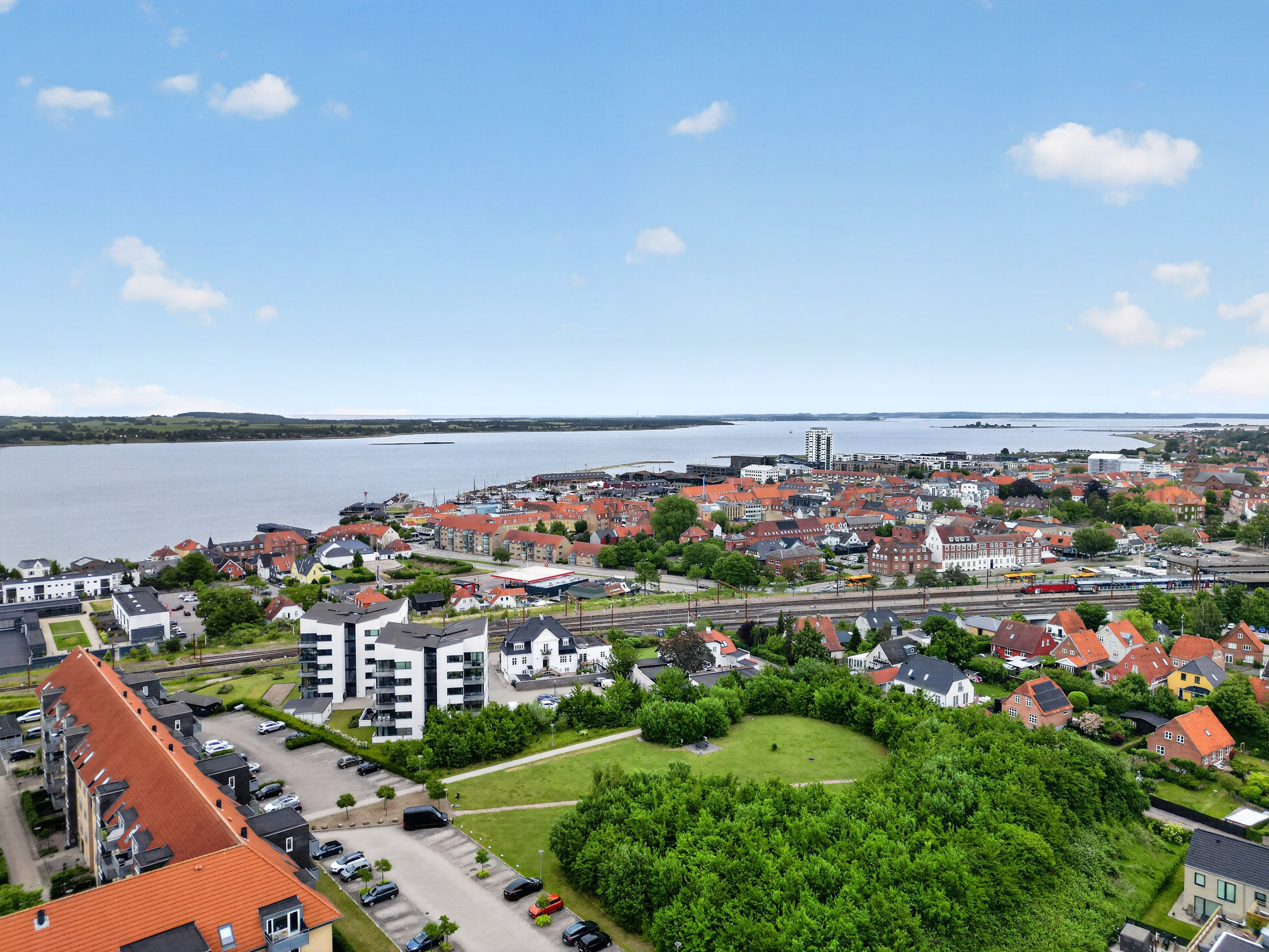 Fremhævet luftfoto billede i fuldskærmstilstand. Billede af Jernvænget 37, 4300 Holbæk