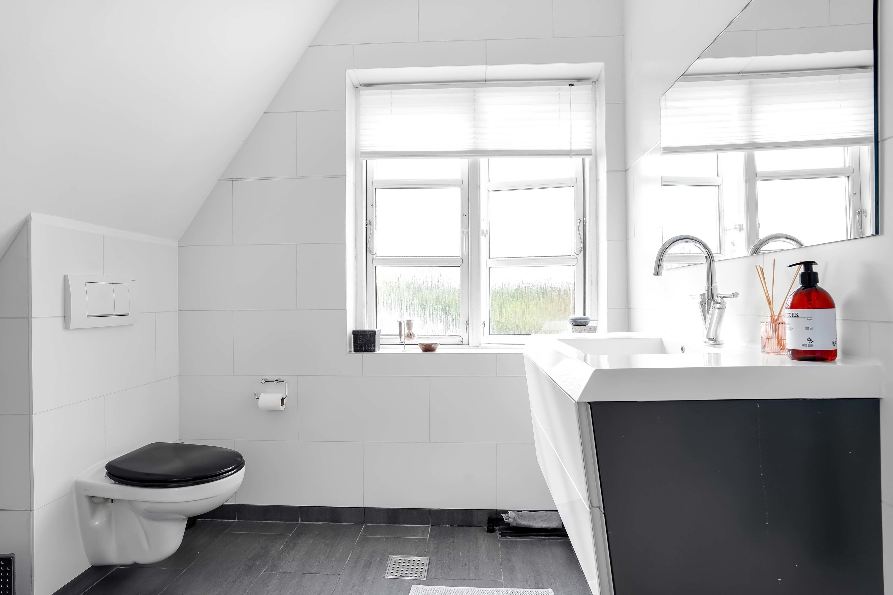 Fremhævet toilet billede i fuldskærmstilstand. Billede af Købkesvej 7, 5230 Odense M