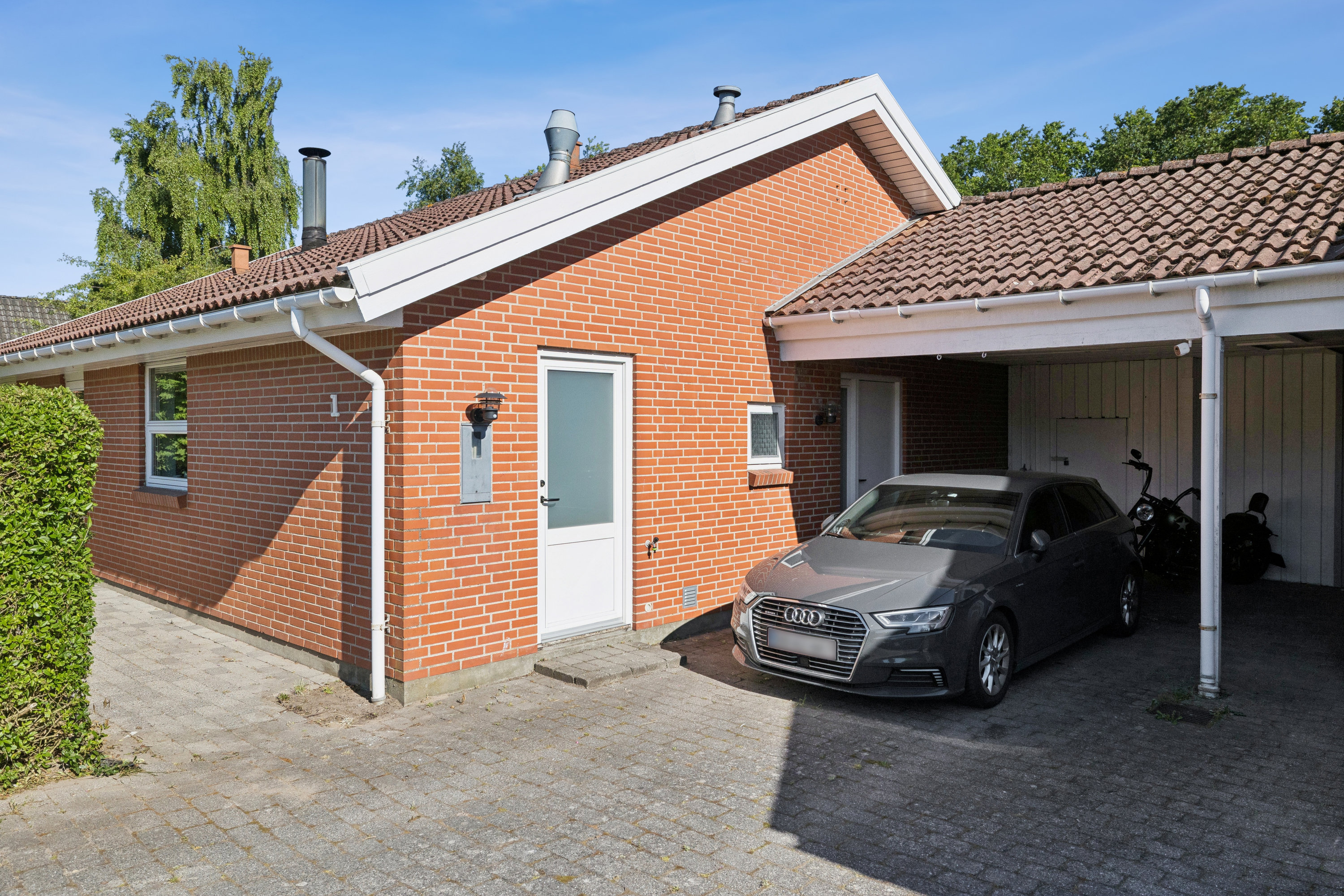 Fremhævet carport billede i fuldskærmstilstand. Billede af Albert Dams Vej 1, Virring, 8660 Skanderborg