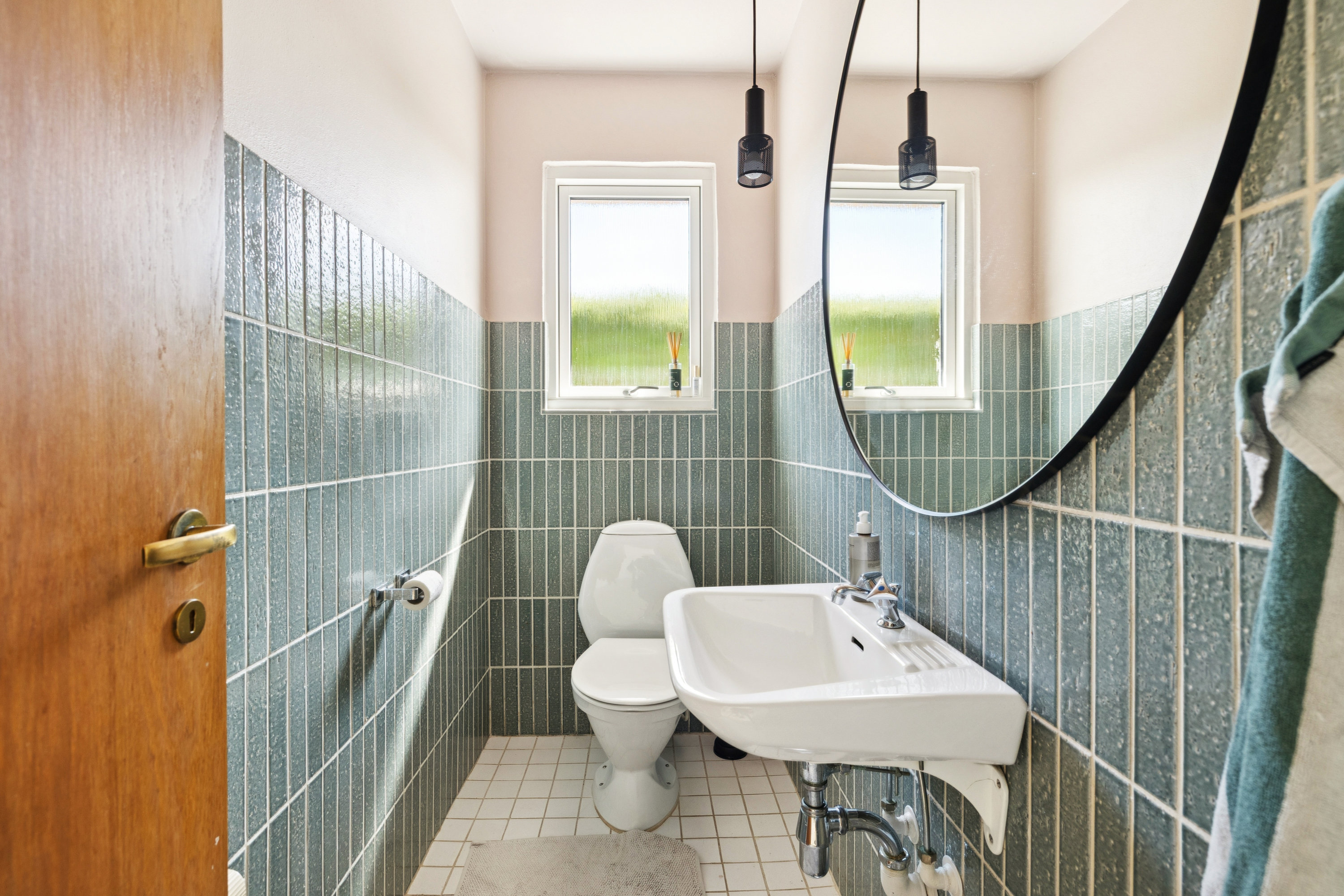 Fremhævet toilet billede i fuldskærmstilstand. Billede af Cortinavej 6, Stilling, 8660 Skanderborg