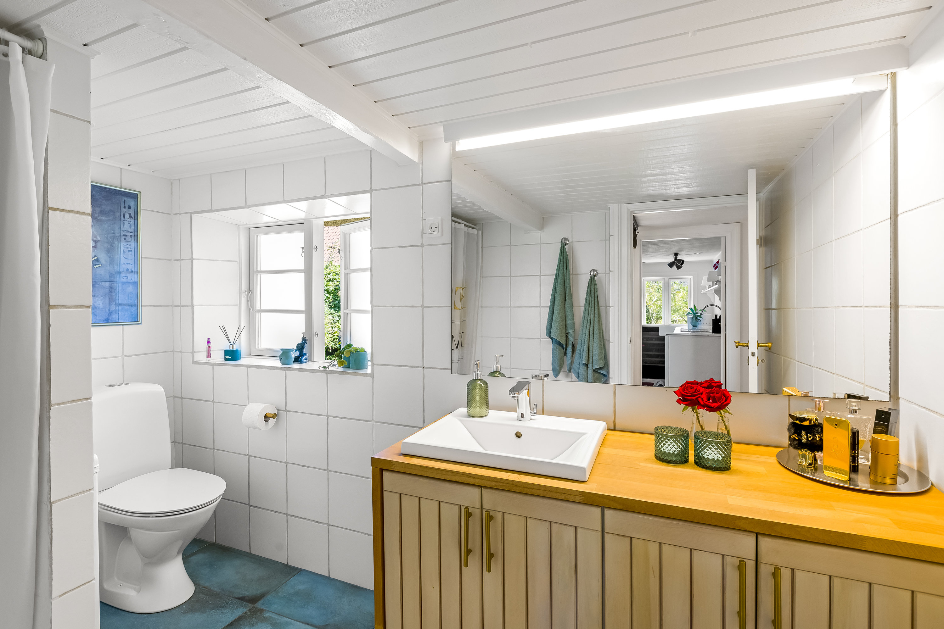 Fremhævet toilet billede i fuldskærmstilstand. Billede af Batterivej 2, Nordby, 6720 Fanø