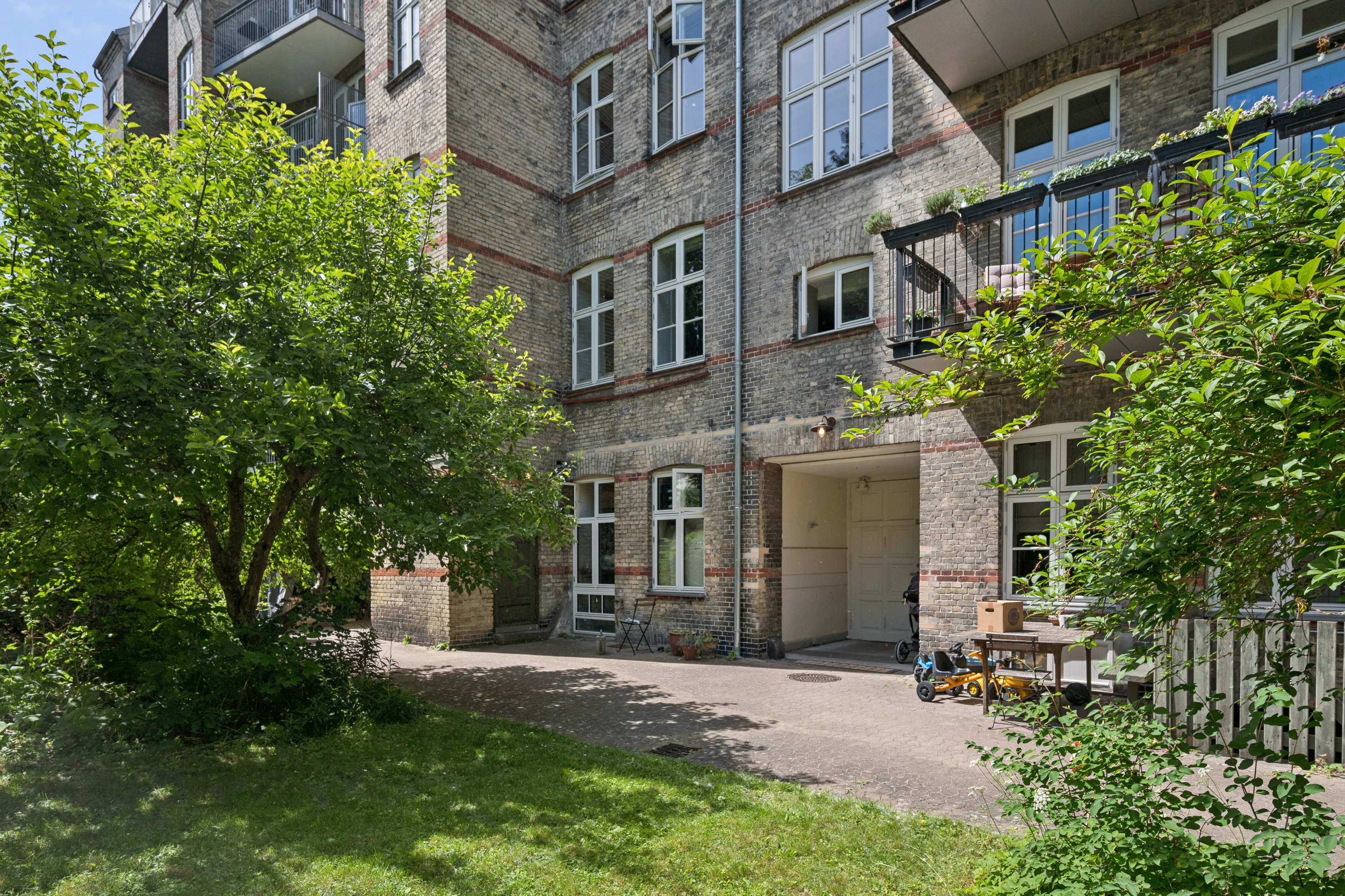Fremhævet andet billede i fuldskærmstilstand. Billede af Falkoner Alle 110, 1. tv., 2000 Frederiksberg