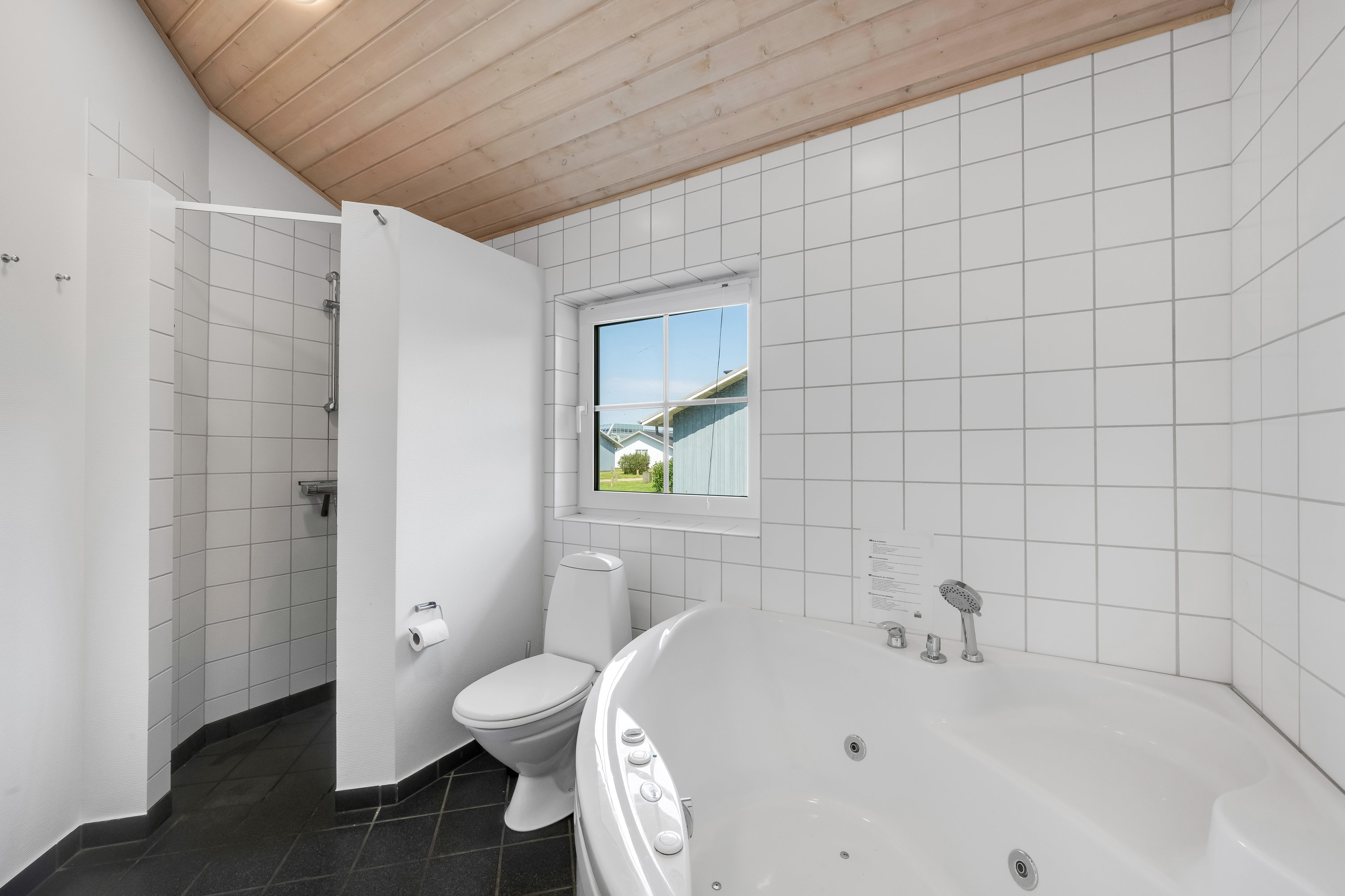 Fremhævet toilet billede i fuldskærmstilstand. Billede af Lønne Feriepark 27, Lønne, 6830 Nørre Nebel
