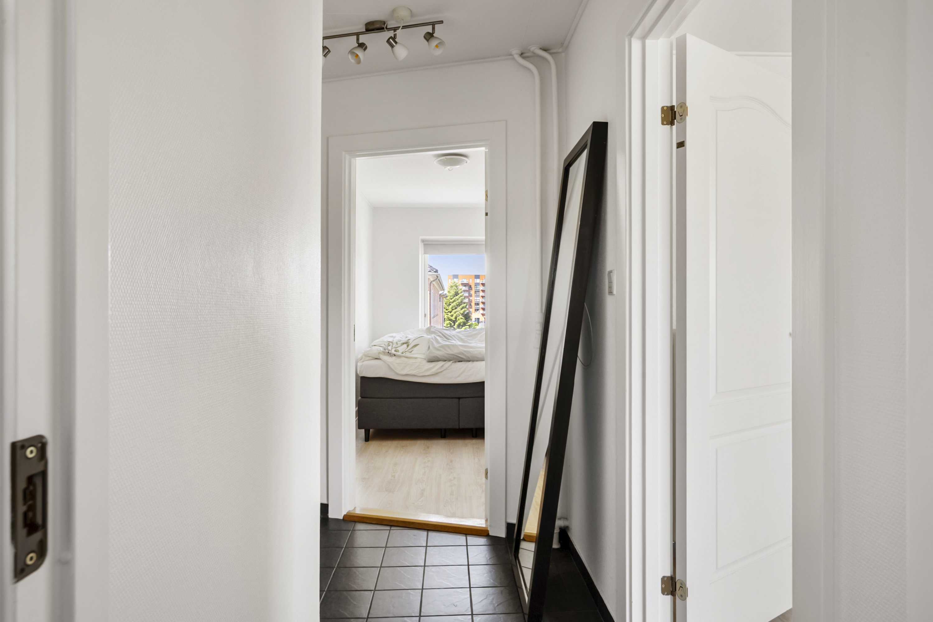 Fremhævet entré billede i fuldskærmstilstand. Billede af Reberbanen 43, 2. tv., 6200 Aabenraa