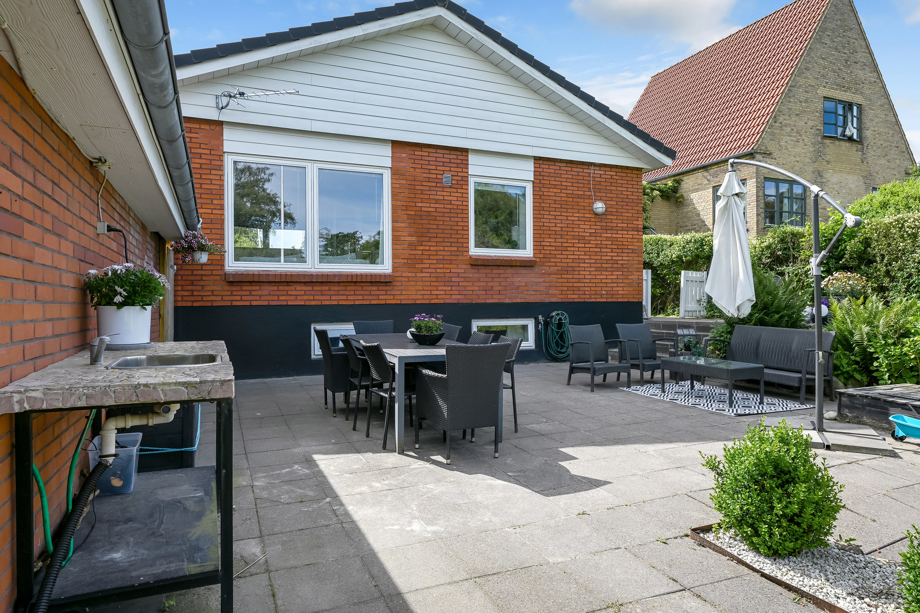 Fremhævet terrasse billede i fuldskærmstilstand. Billede af Grønvangsvej 93, 6700 Esbjerg