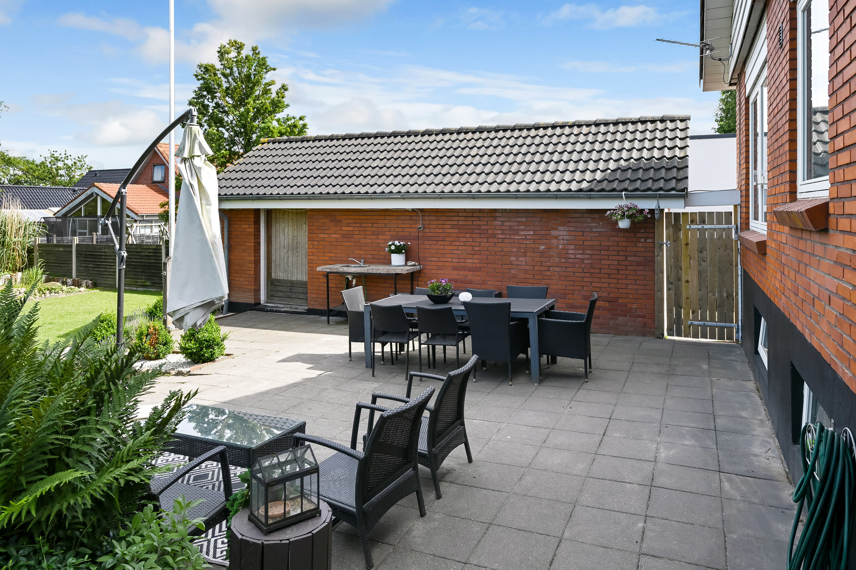 Fremhævet terrasse billede i fuldskærmstilstand. Billede af Grønvangsvej 93, 6700 Esbjerg