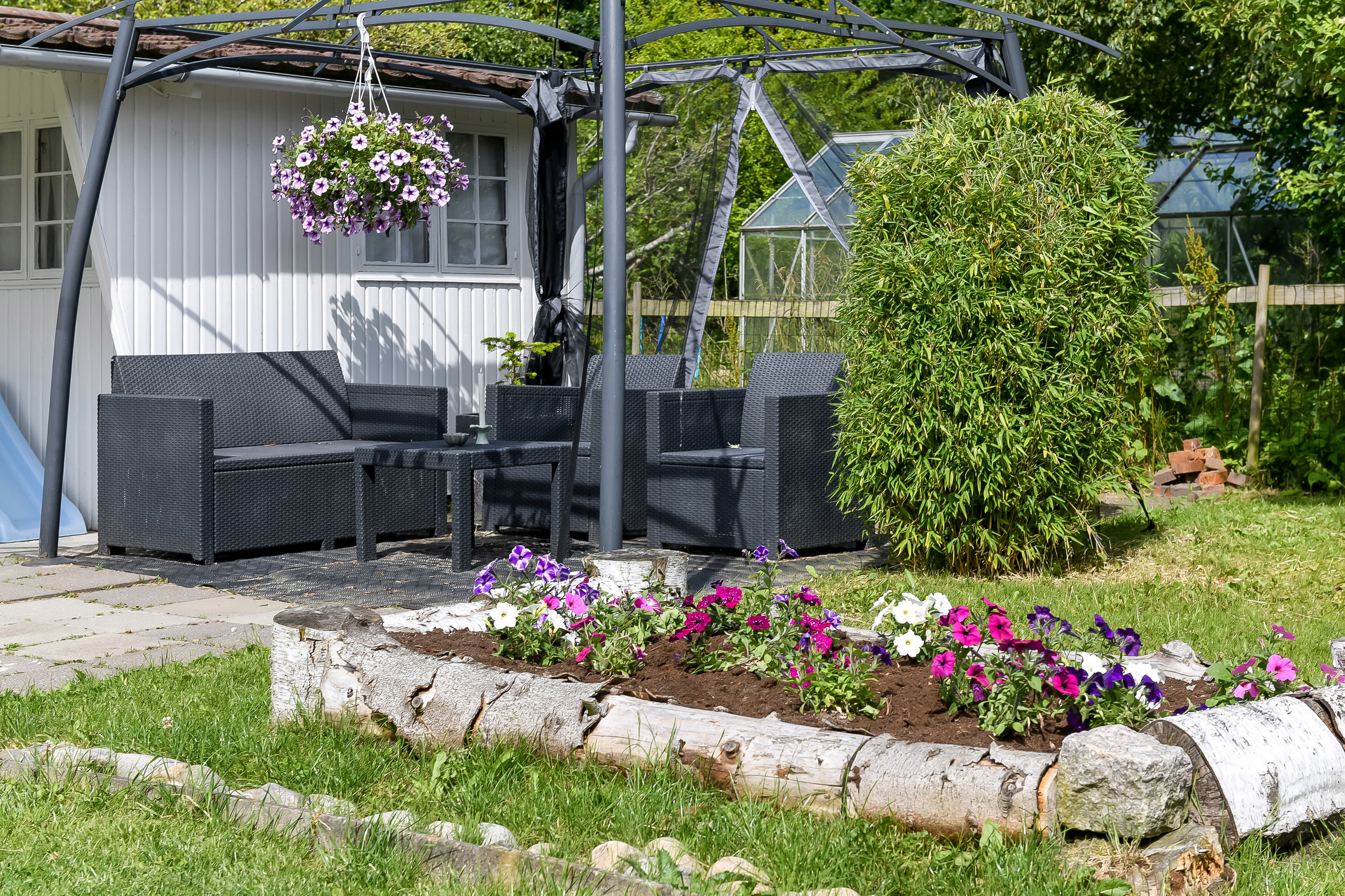 Fremhævet terrasse billede i fuldskærmstilstand. Billede af Grønvangsvej 93, 6700 Esbjerg