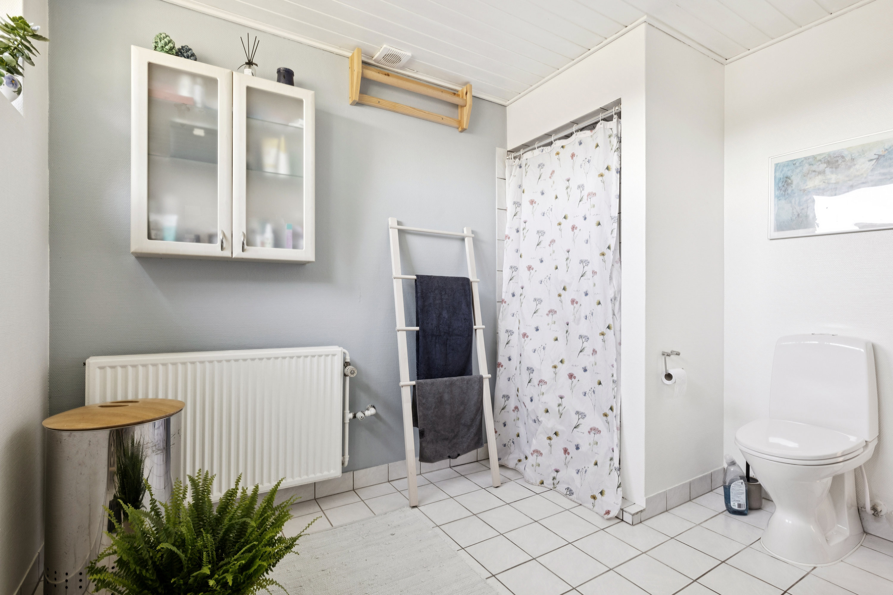 Fremhævet badeværelse billede i fuldskærmstilstand. Billede af Frederiksberg 5, Hammershøj, 8830 Tjele