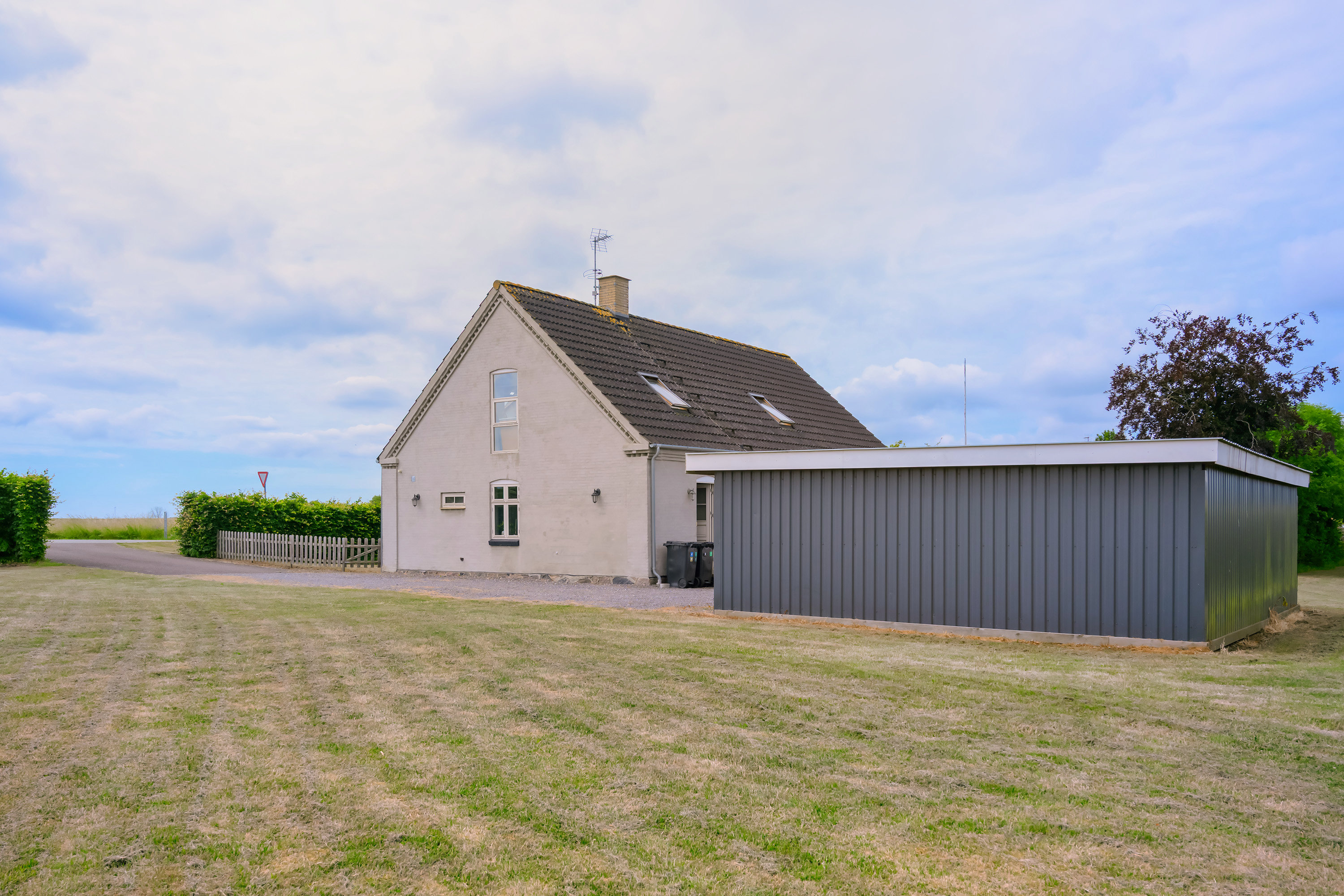 Fremhævet facade side billede i fuldskærmstilstand. Billede af Gl. Landevej 35, Toreby, 4891 Toreby L