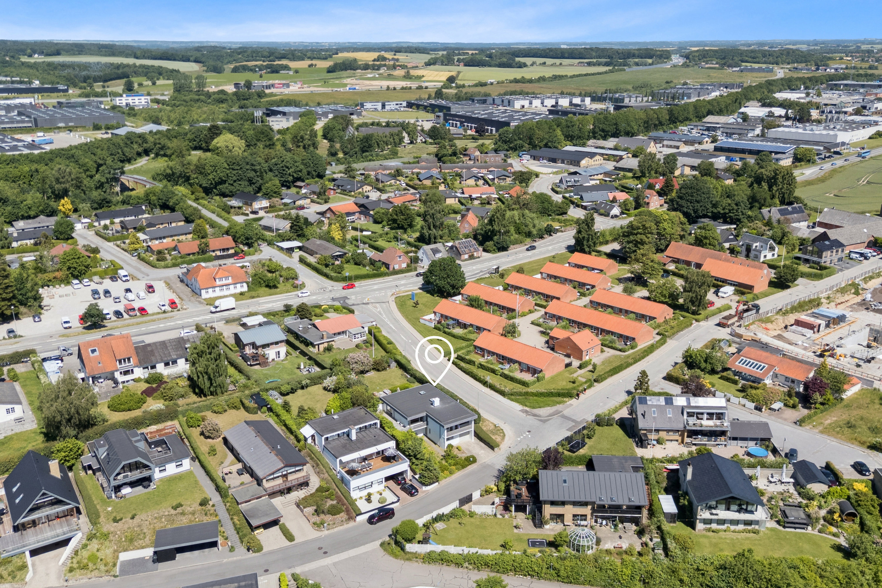 Fremhævet luftfoto billede i fuldskærmstilstand. Billede af Cortinavej 6, Stilling, 8660 Skanderborg