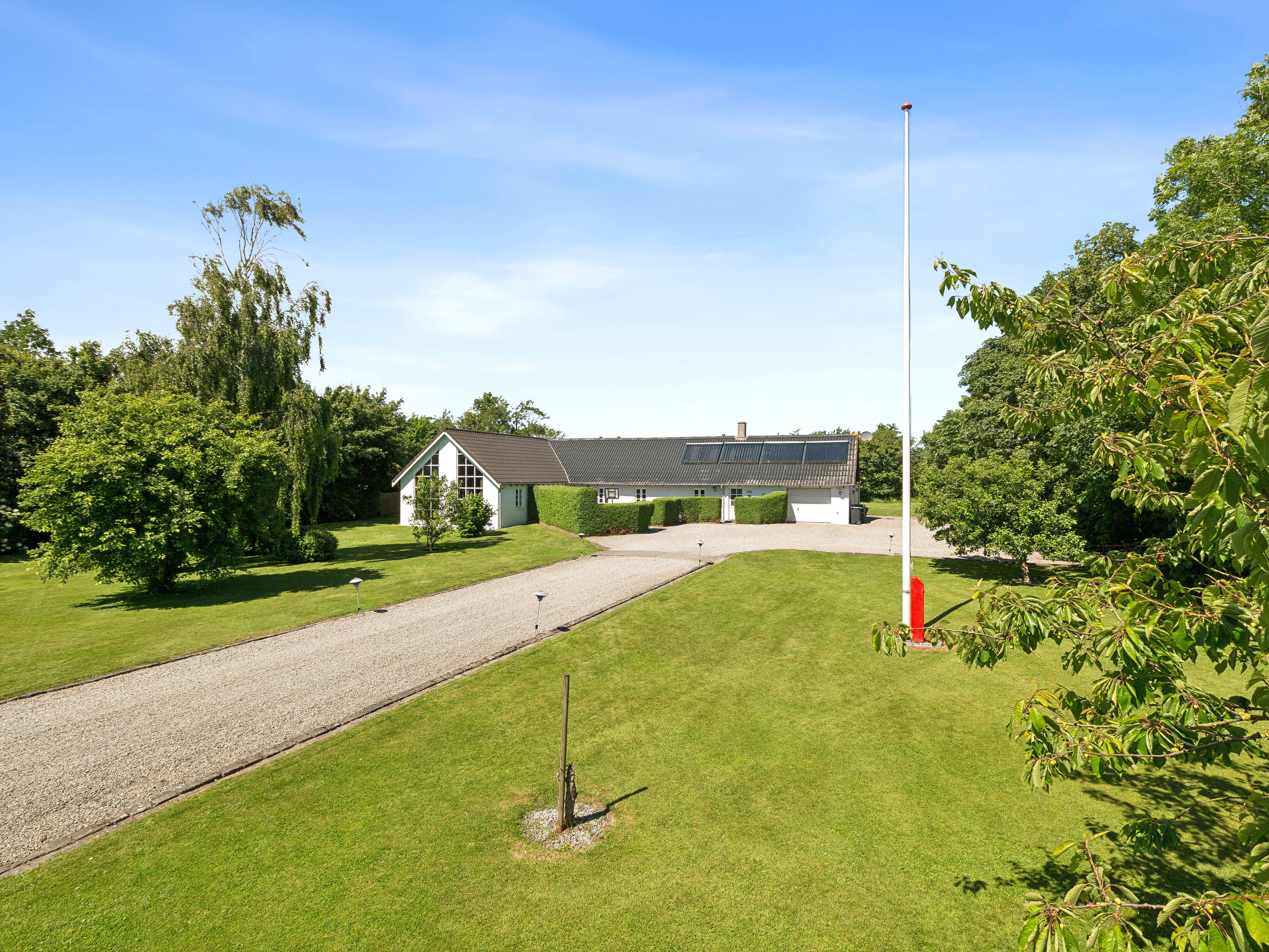 Fremhævet set fra vejen billede i fuldskærmstilstand. Billede af Harkenvej 183, Rakkeby, 9800 Hjørring