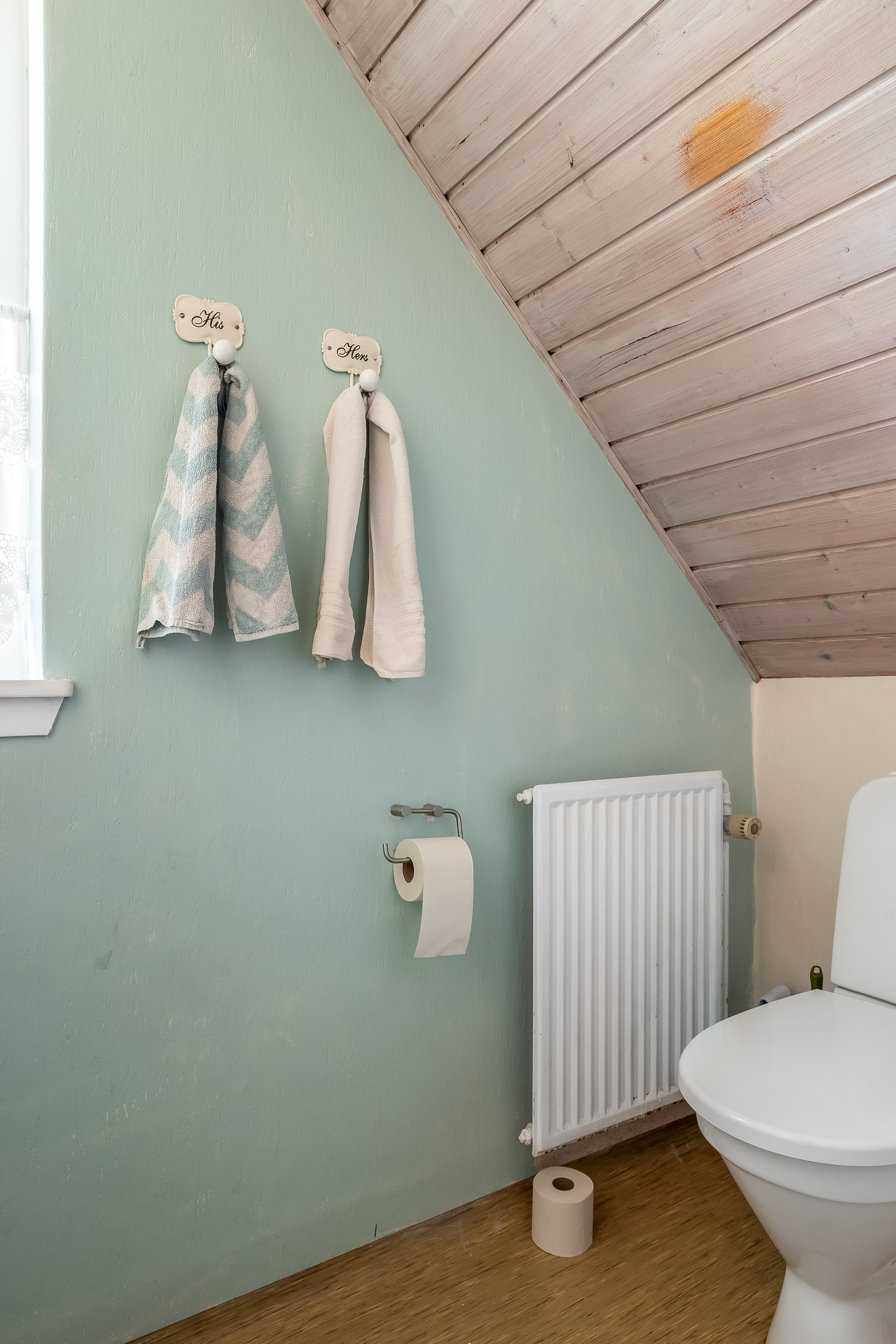 Fremhævet toilet billede i fuldskærmstilstand. Billede af Seminarievej 44, Nørre Nissum, 7620 Lemvig