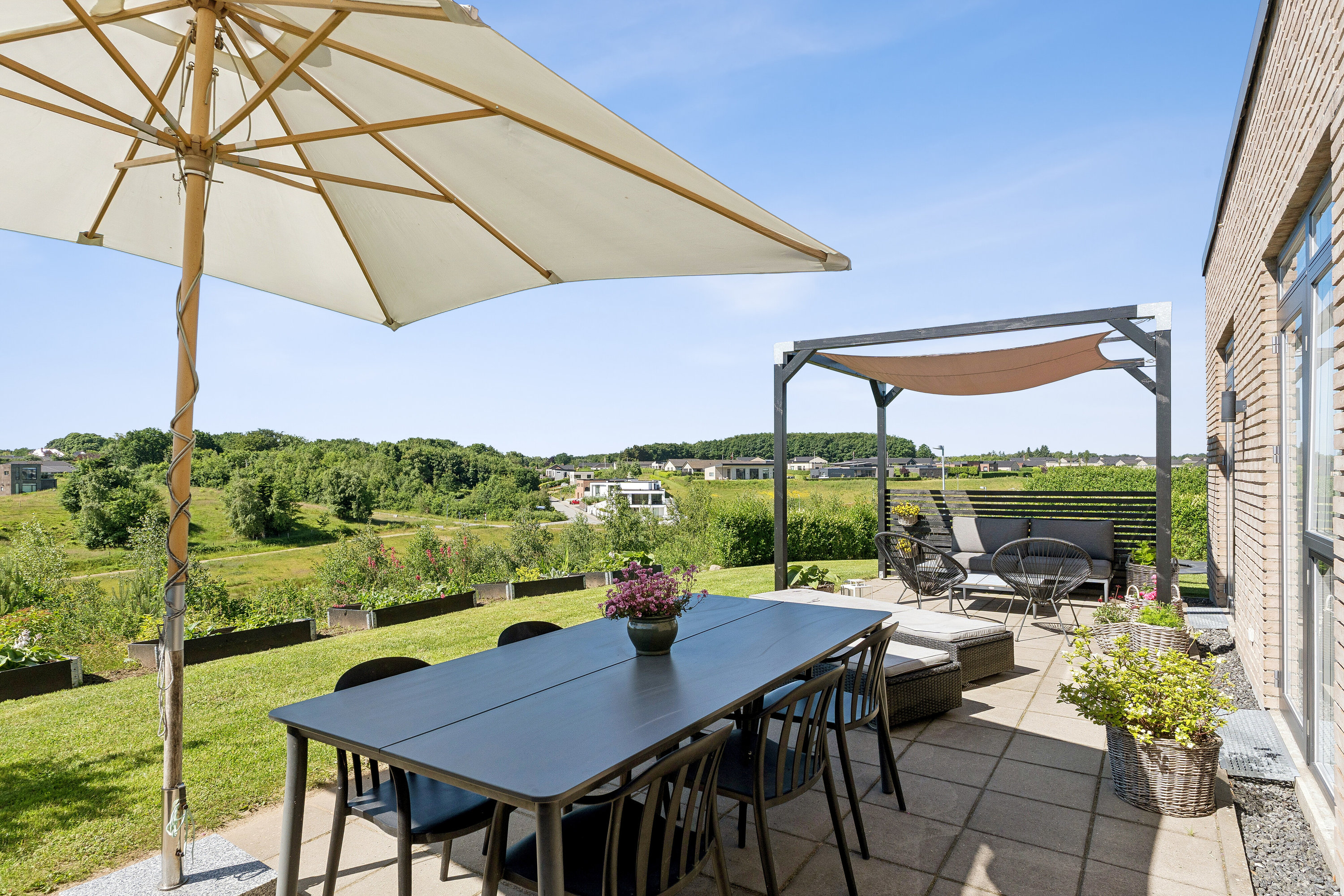 Fremhævet terrasse billede i fuldskærmstilstand. Billede af Bakkeborgskoven 14, 8600 Silkeborg