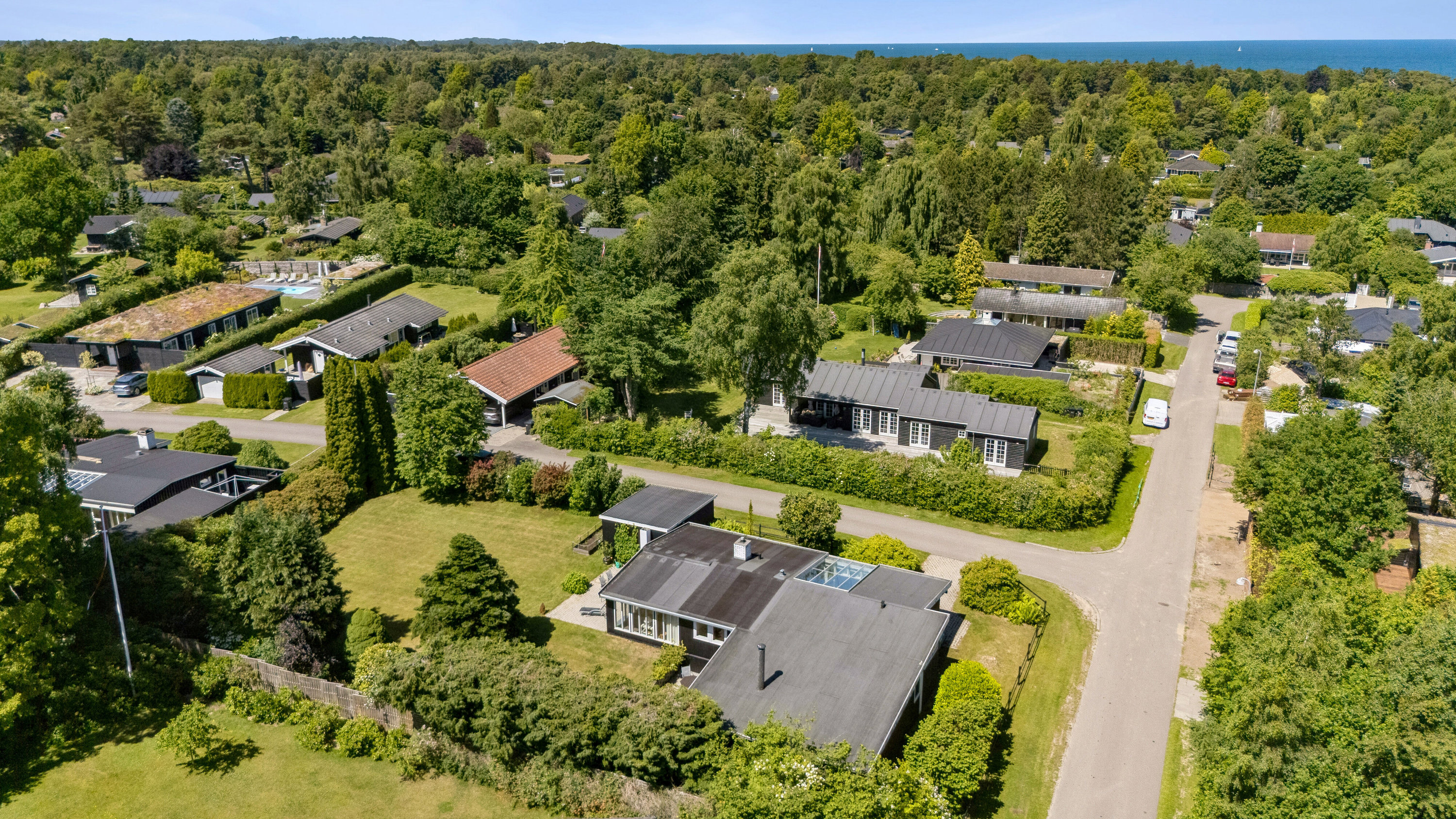 Fremhævet luftfoto billede i fuldskærmstilstand. Billede af Syrenvej 40, 3100 Hornbæk
