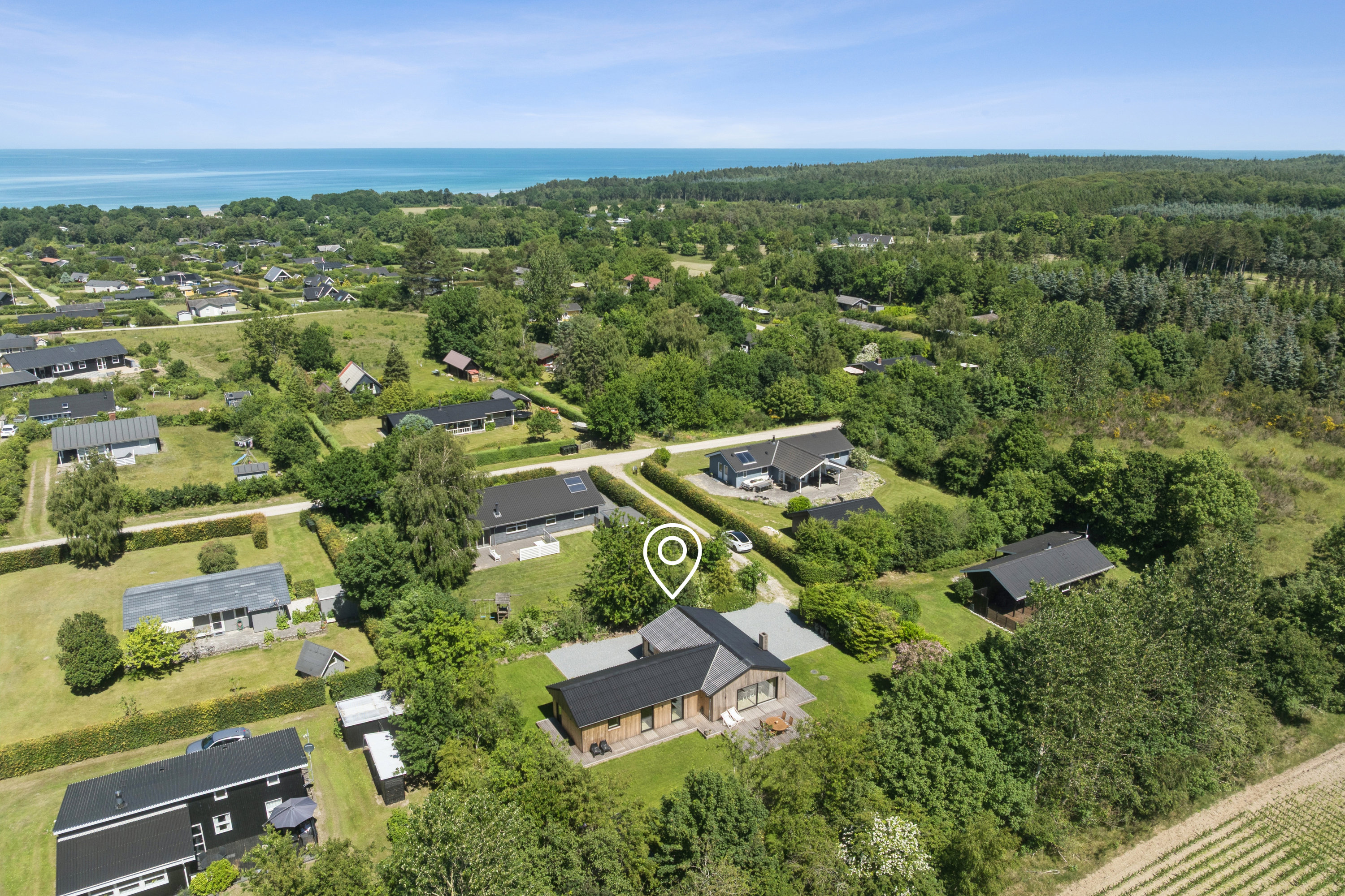 Fremhævet luftfoto billede i fuldskærmstilstand. Billede af Gavnøvej 21, Bønnerup Strand, 8585 Glesborg
