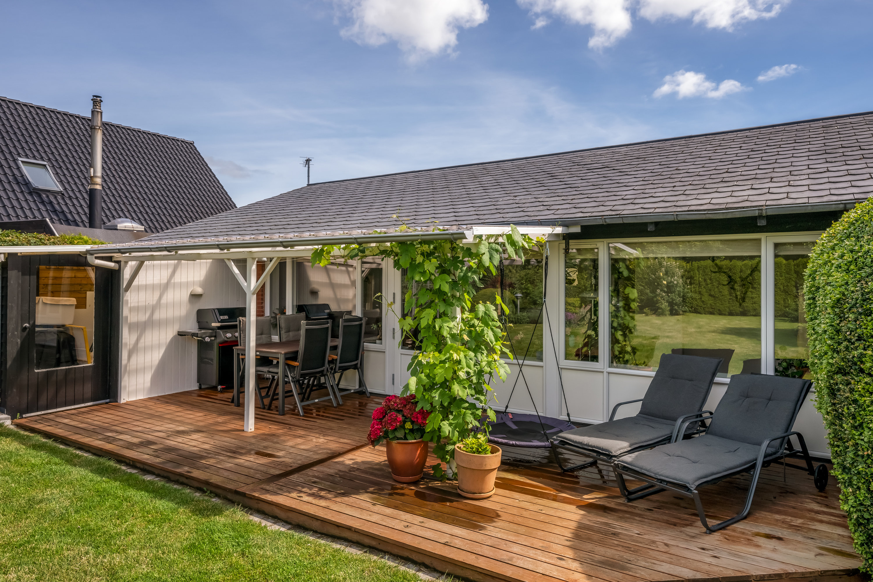 Fremhævet terrasse billede i fuldskærmstilstand. Billede af Svinget 22, 6880 Tarm
