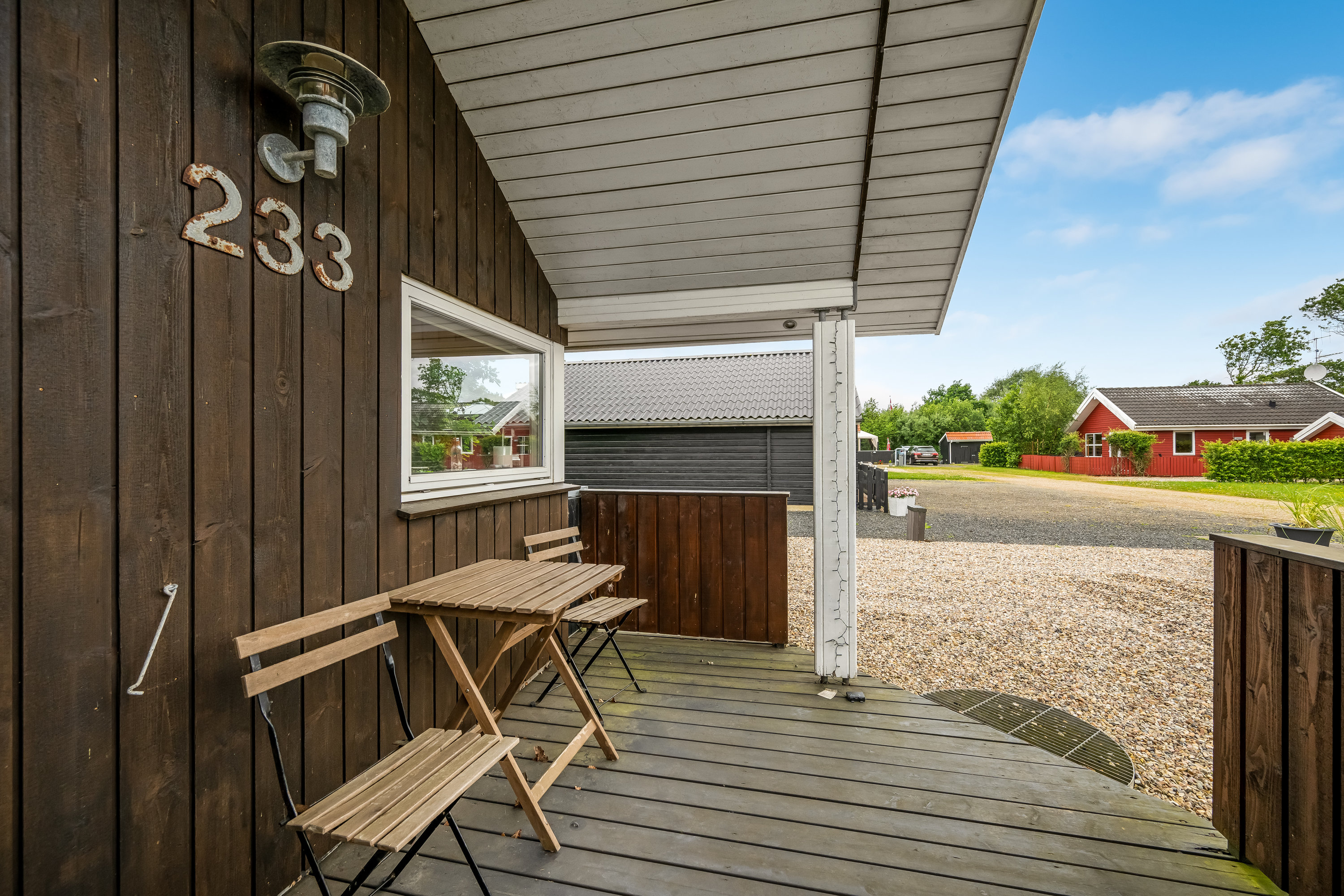 Miniaturebillede 1: overdækket terrasse. Billede af Bork Hytteby 233, Bork Havn, 6893 Hemmet