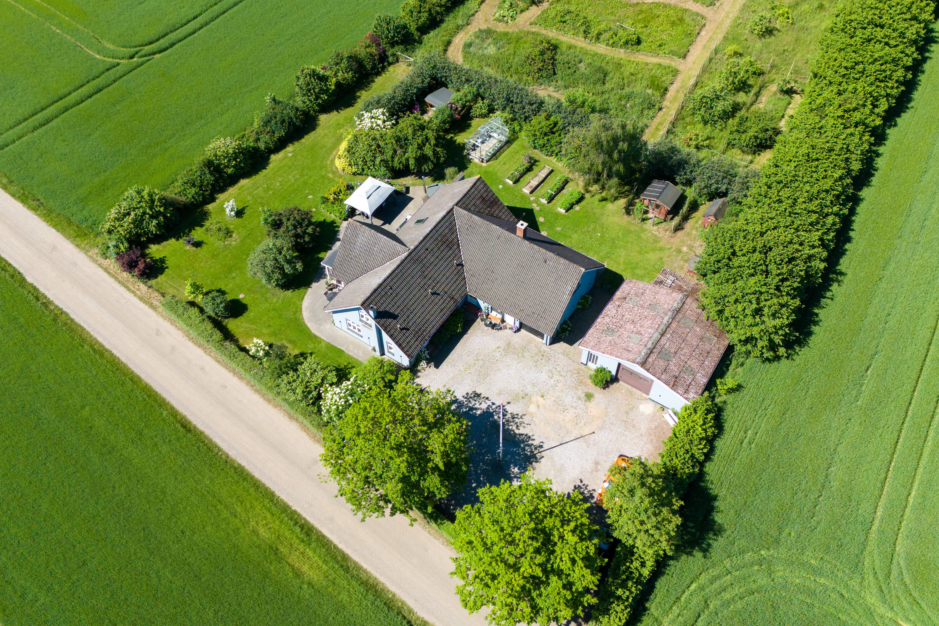 Fremhævet luftfoto billede i fuldskærmstilstand. Billede af Tiufkærvej 149, Tiufkær, 7000 Fredericia