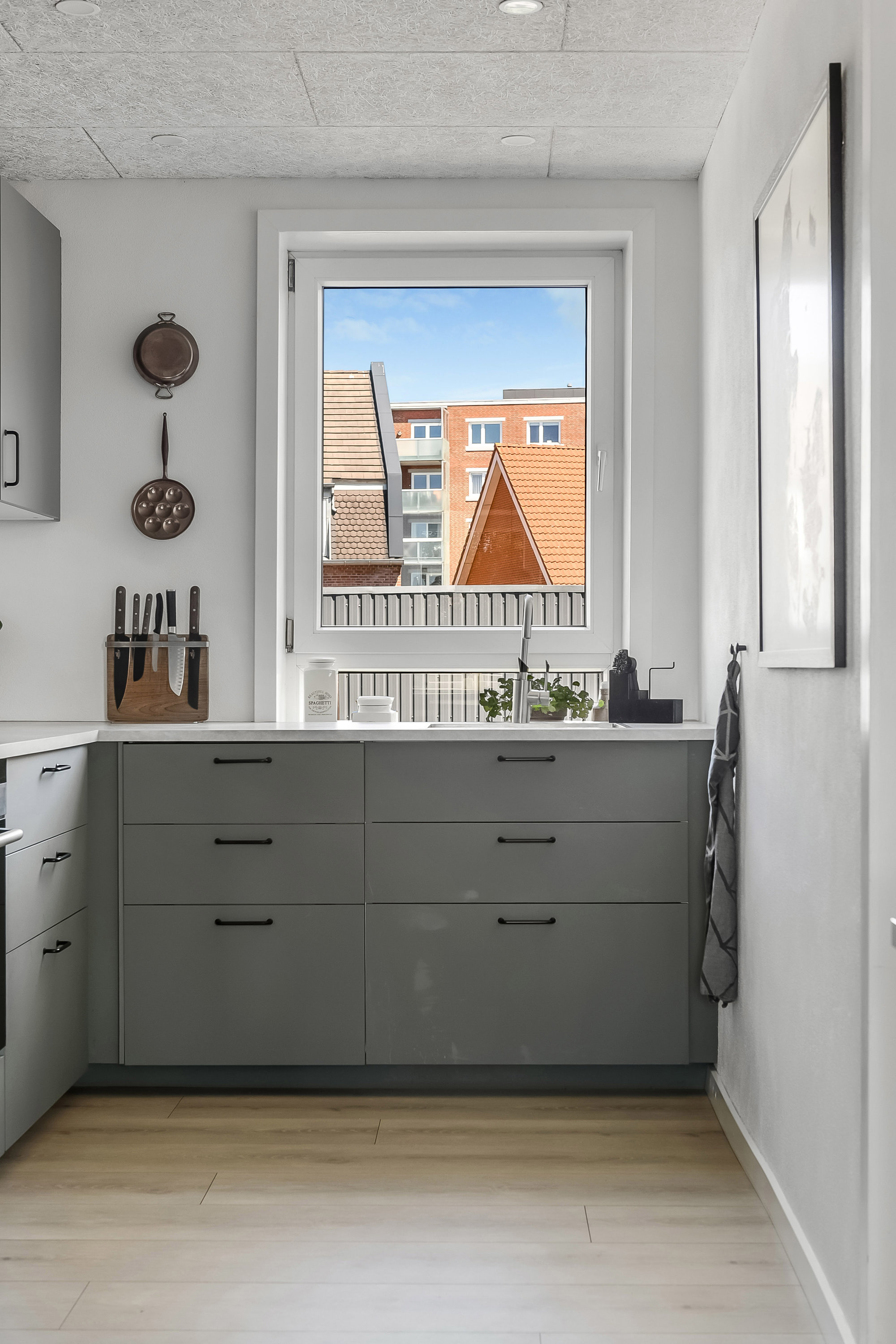 Fremhævet køkken billede i fuldskærmstilstand. Billede af Vesterhavsgade 19, 1. th., 6700 Esbjerg