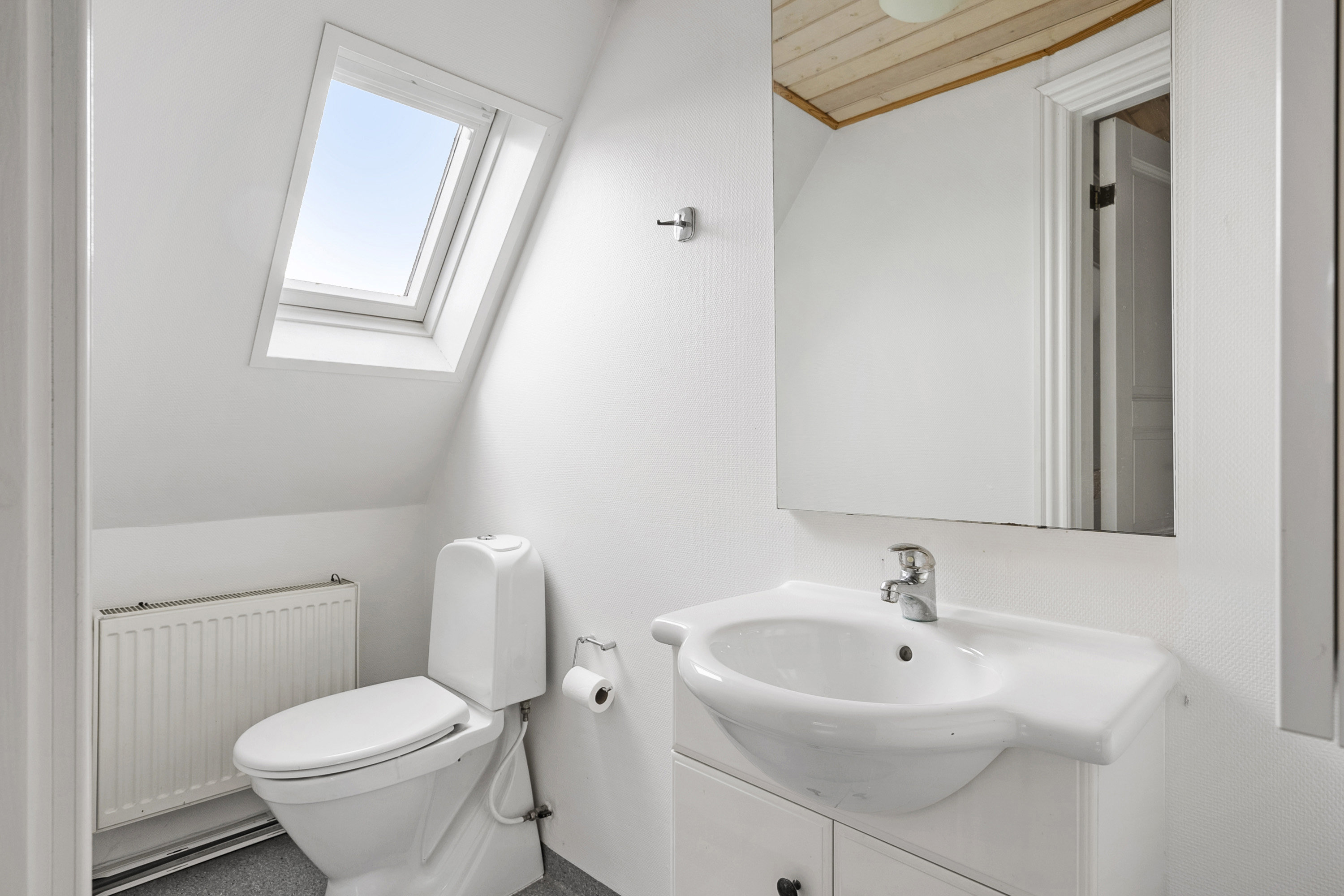 Fremhævet toilet billede i fuldskærmstilstand. Billede af Brunbjergvej 3, Løjt Kirkeby, 6200 Aabenraa