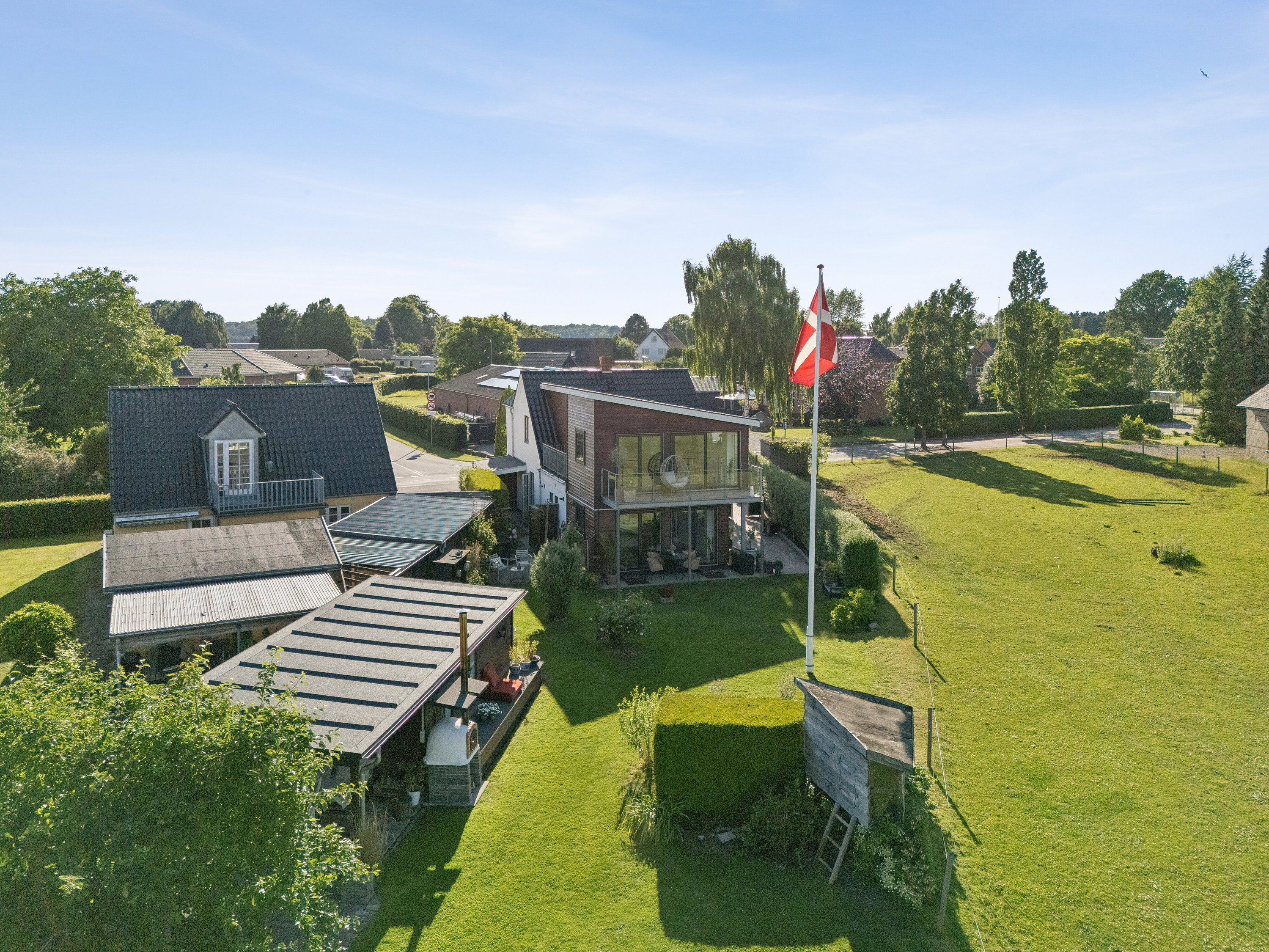 Fremhævet set fra haven billede i fuldskærmstilstand. Billede af Måre Byvej 21, Måre, 5853 Ørbæk