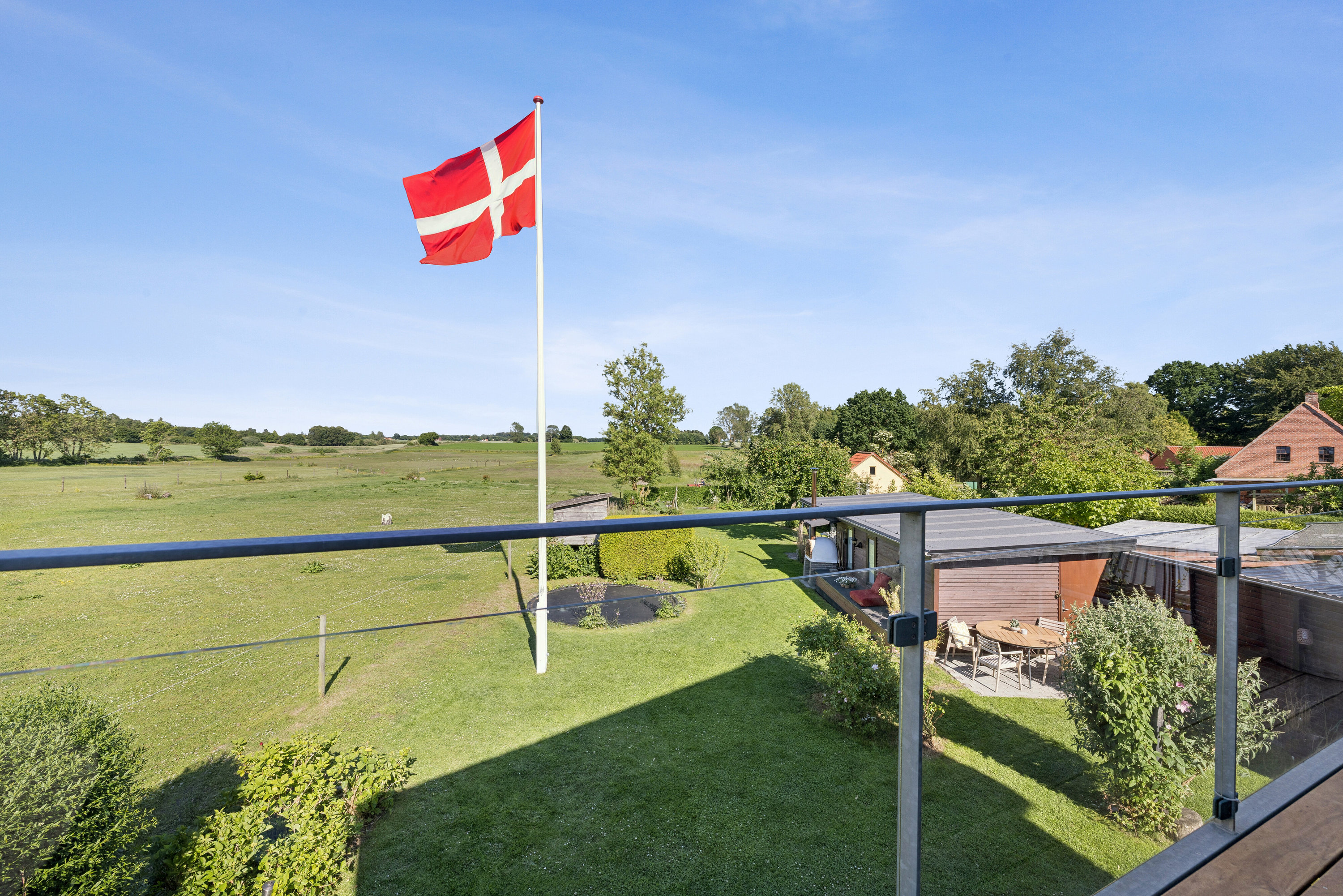 Fremhævet set fra haven billede i fuldskærmstilstand. Billede af Måre Byvej 21, Måre, 5853 Ørbæk