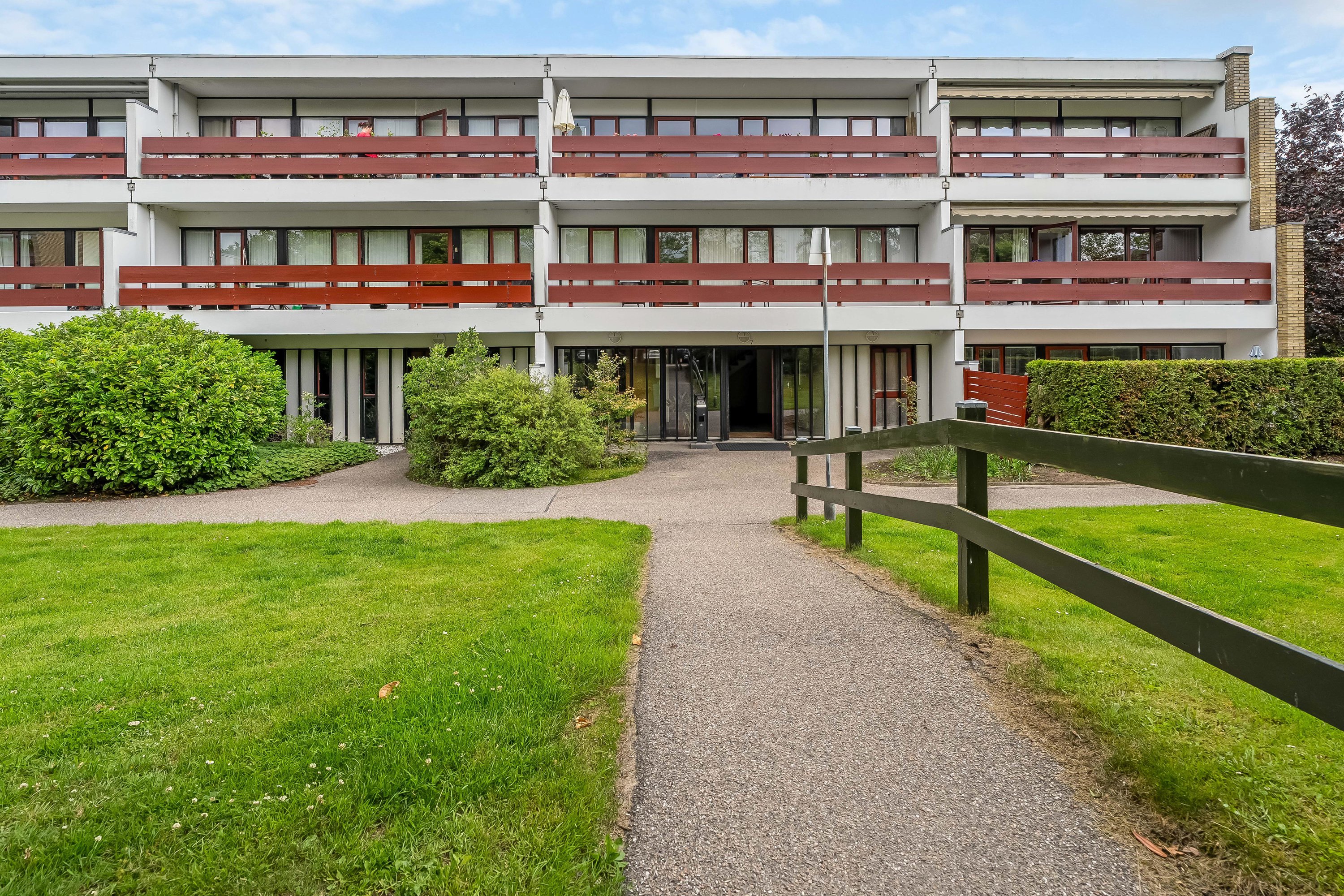 Fremhævet gårdmiljø billede i fuldskærmstilstand. Billede af Ved Egedam 7, st. 44., 3400 Hillerød