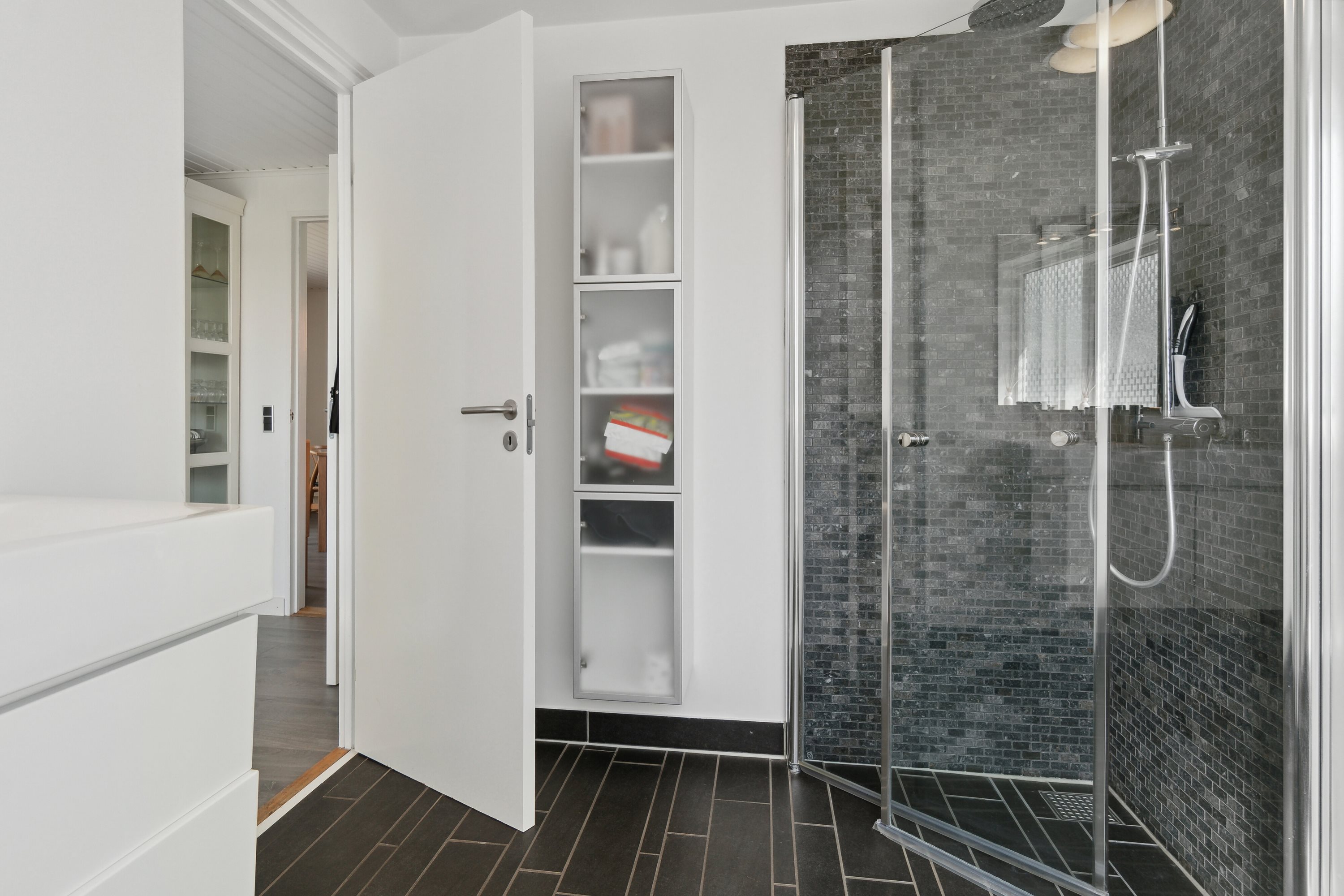 Fremhævet badeværelse billede i fuldskærmstilstand. Billede af Rybakkevej 20, 2791 Dragør