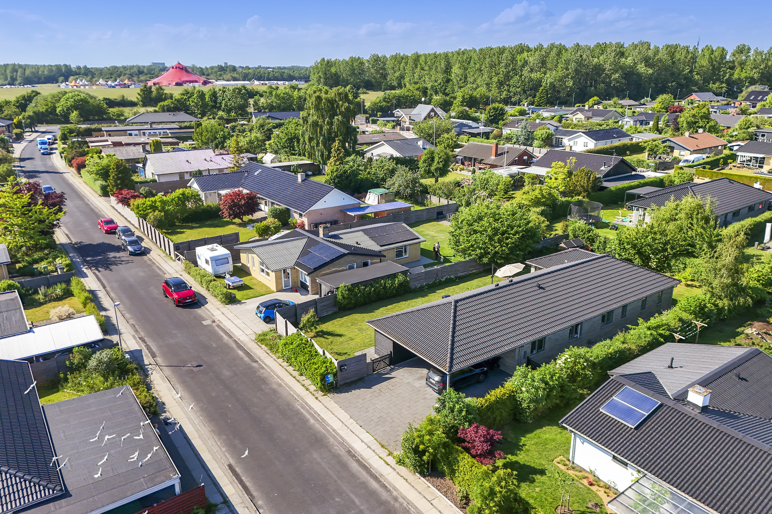 Fremhævet luftfoto billede i fuldskærmstilstand. Billede af Kløvertoften 74, 2740 Skovlunde