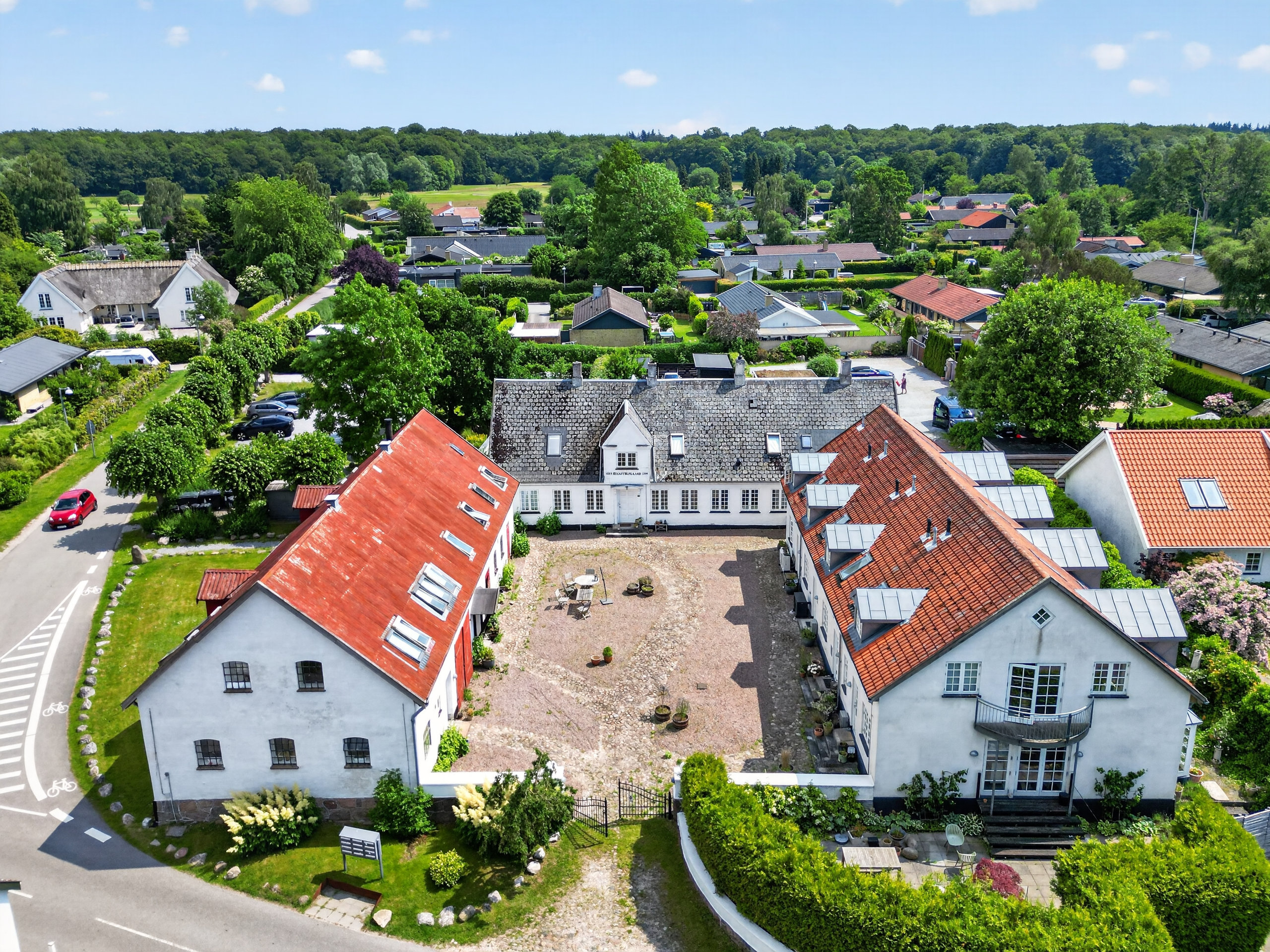 Fremhævet luftfoto billede i fuldskærmstilstand. Billede af Sørupvej 27B, tv., Sørup, 3480 Fredensborg