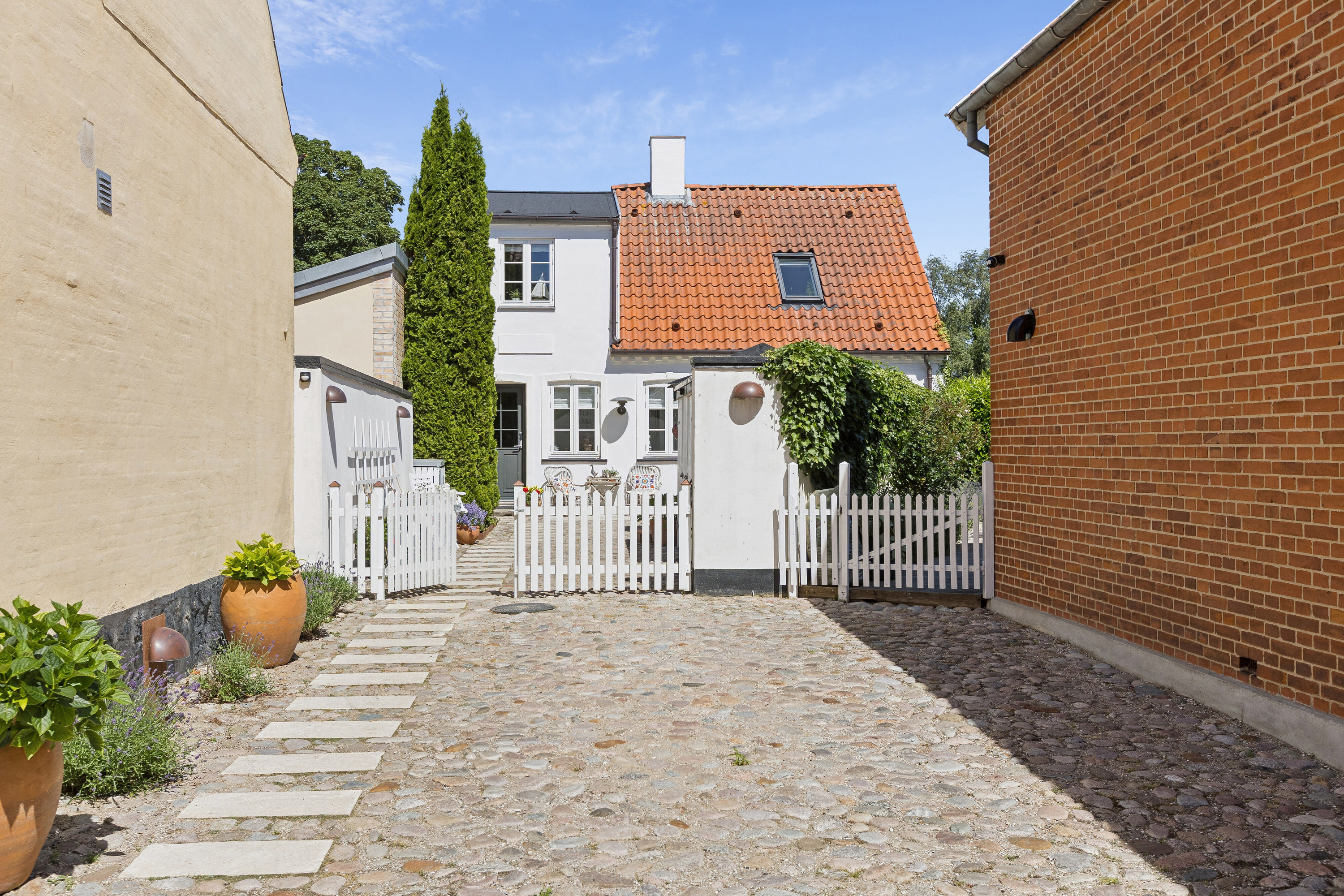 Fremhævet set fra vejen billede i fuldskærmstilstand. Billede af Klosternakken 7, 4720 Præstø