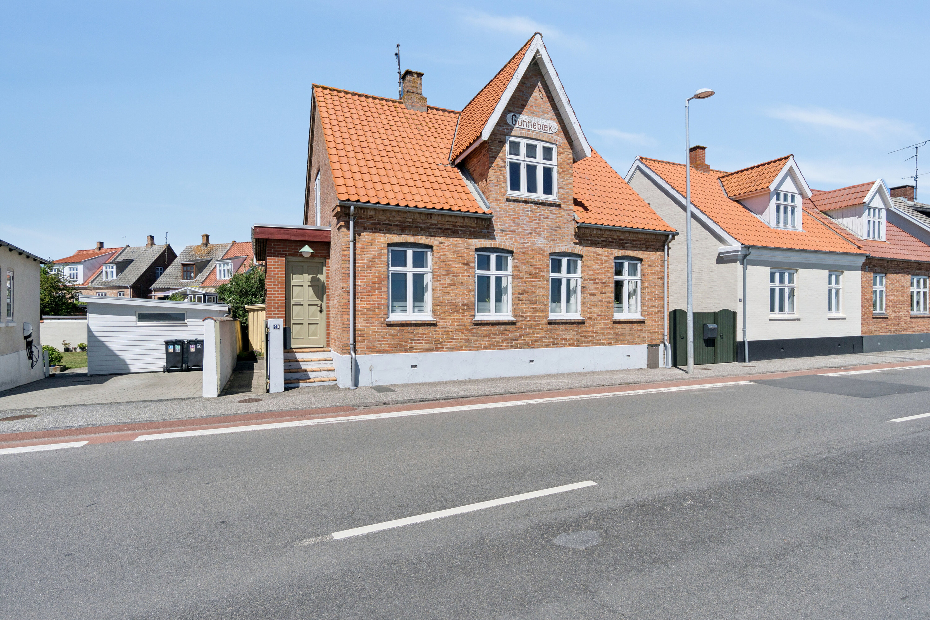 Fremhævet set fra vejen billede i fuldskærmstilstand. Billede af Ndr. Strandvej 49, Nexø, 3730 Nexø