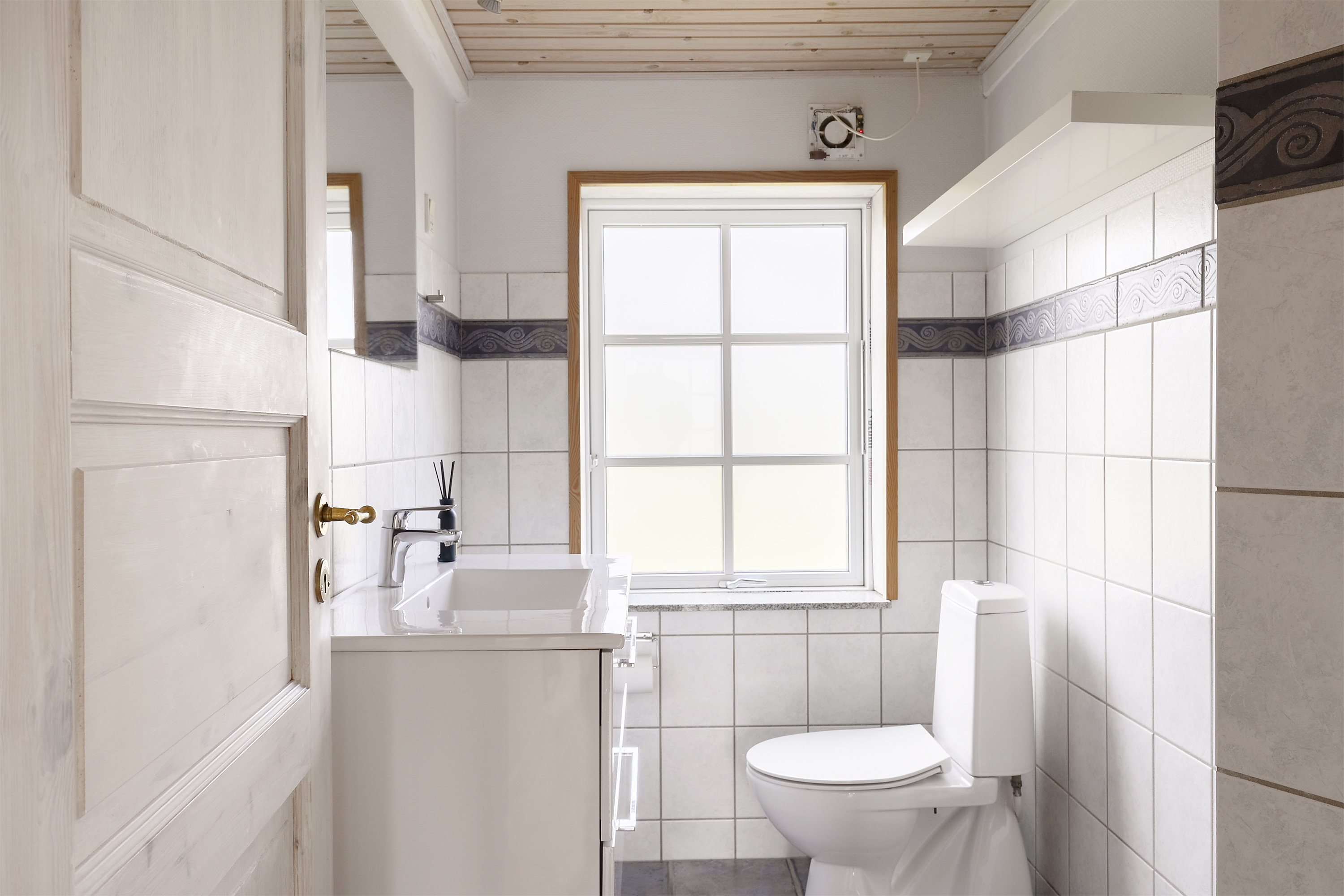 Fremhævet toilet billede i fuldskærmstilstand. Billede af Marslev Byvej 23, 5290 Marslev