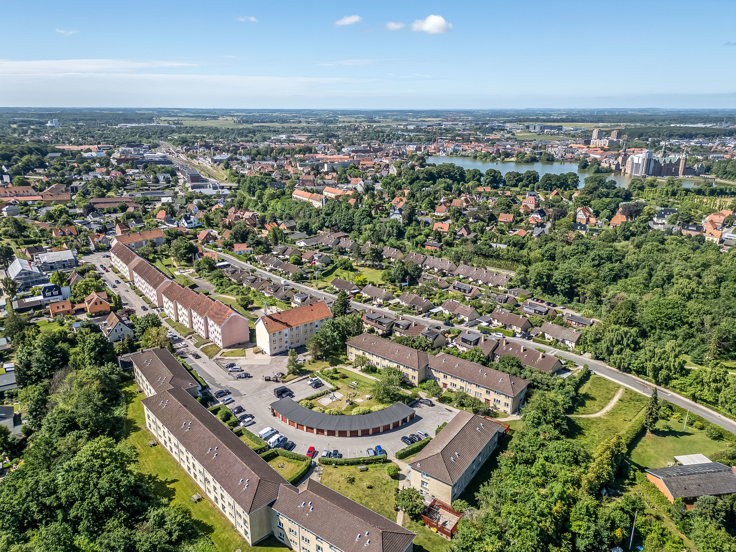 Fremhævet luftfoto billede i fuldskærmstilstand. Billede af Møllebakken 32, 1. tv., 3400 Hillerød