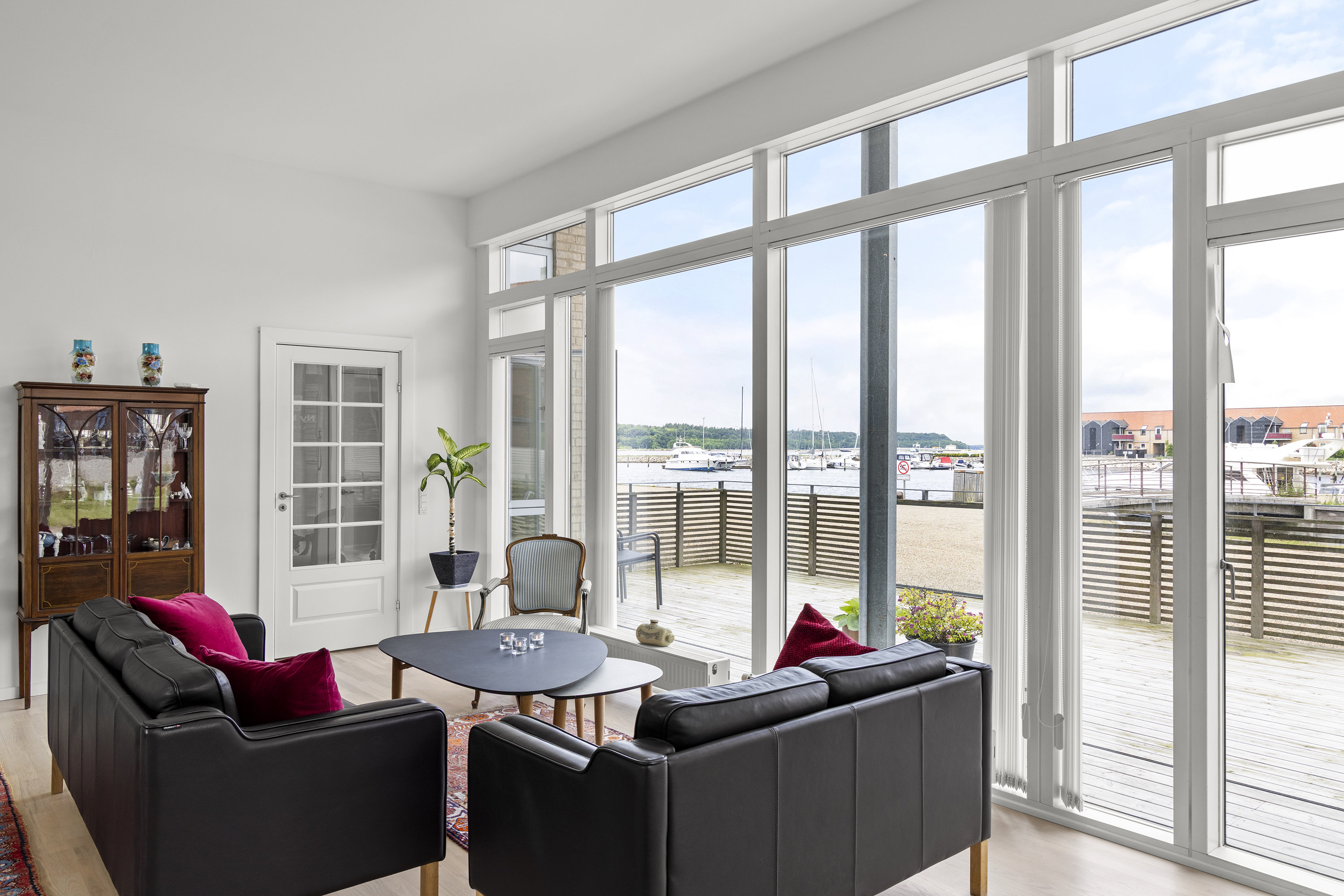 Fremhævet stue billede i fuldskærmstilstand. Billede af Sydkajen 6, st.. th., 3600 Frederikssund