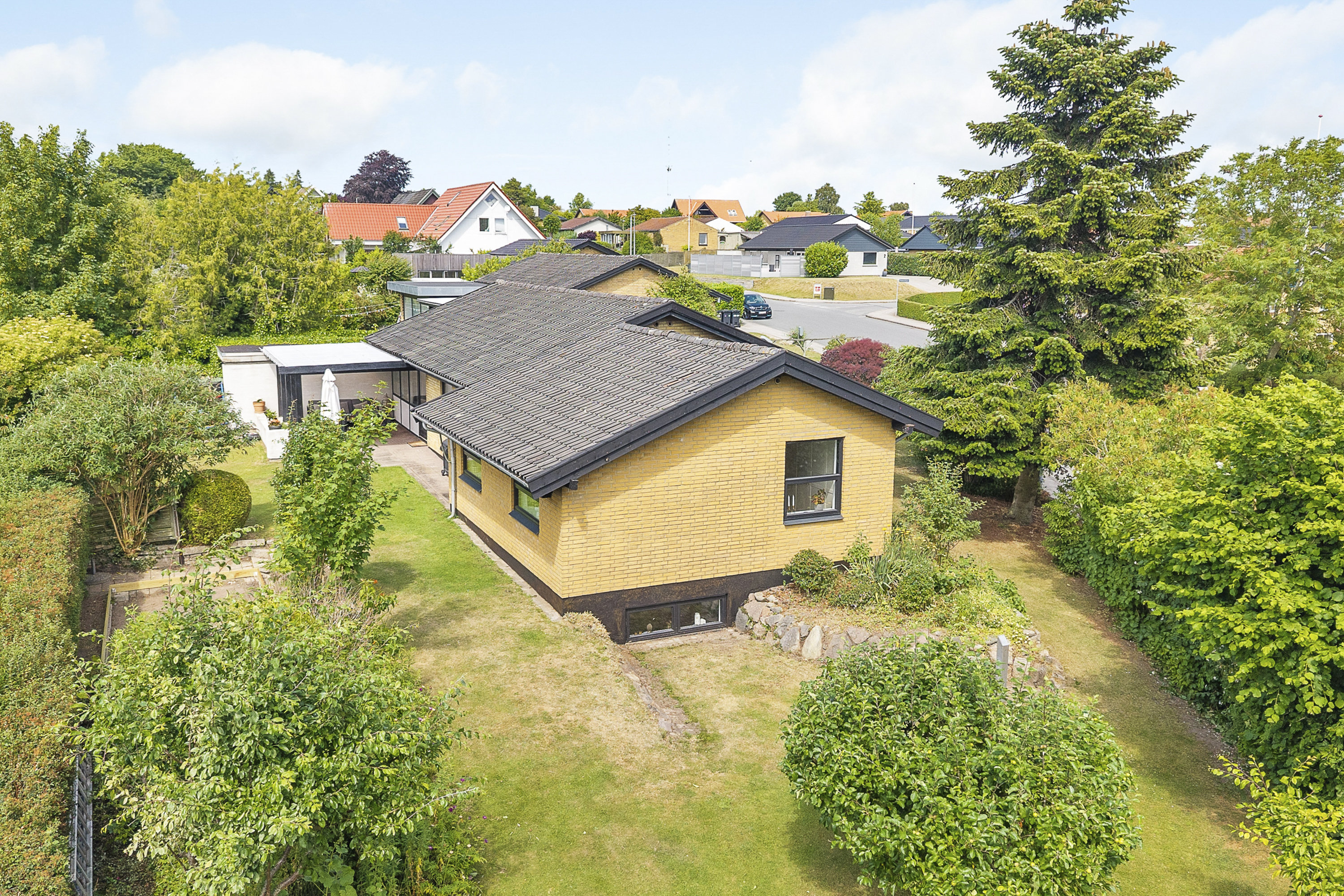 Fremhævet luftfoto billede i fuldskærmstilstand. Billede af Karlavej 4, 5270 Odense N