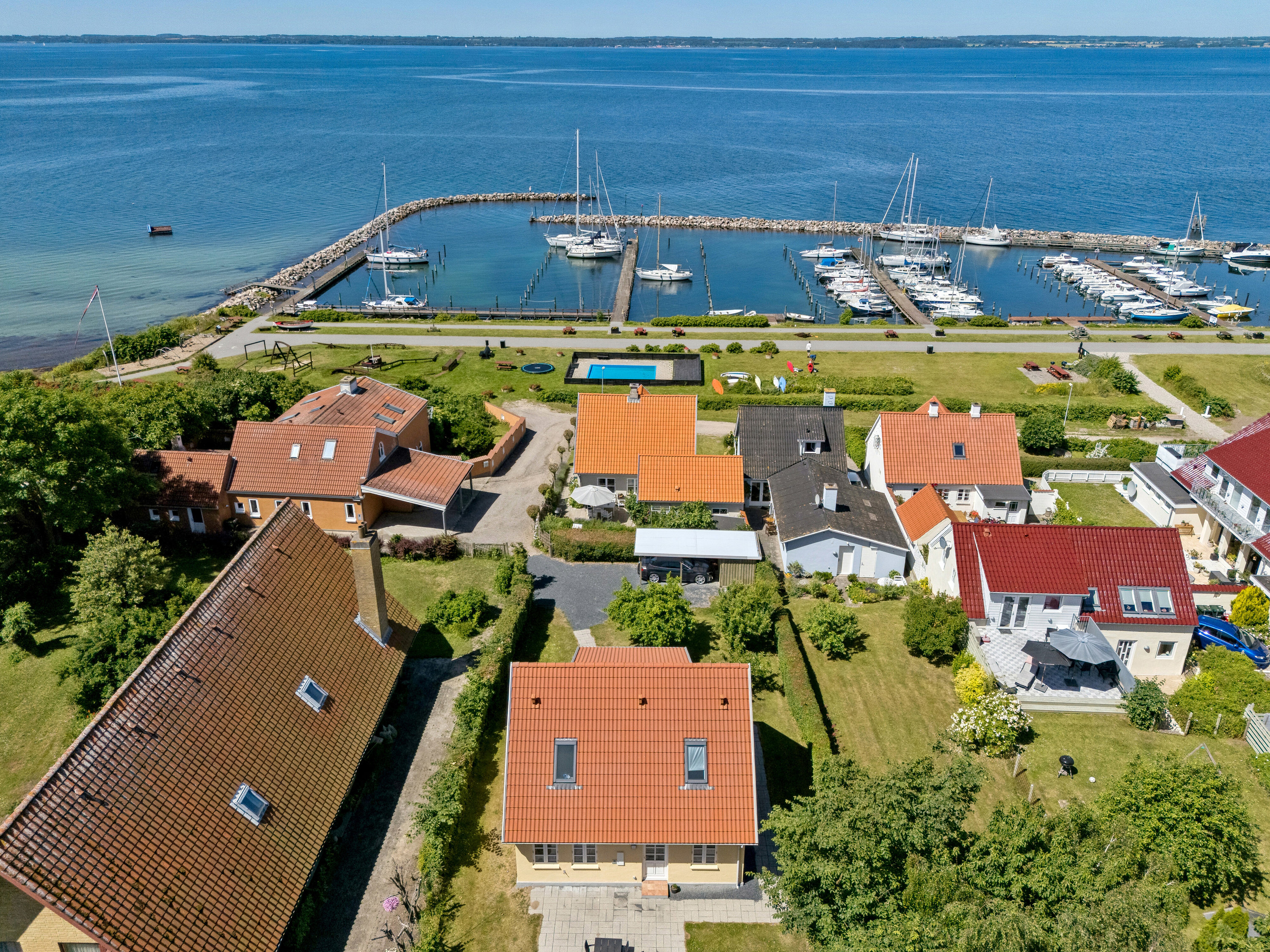 Fremhævet luftfoto billede i fuldskærmstilstand. Billede af Strandvej 15, Lohals, 5953 Tranekær