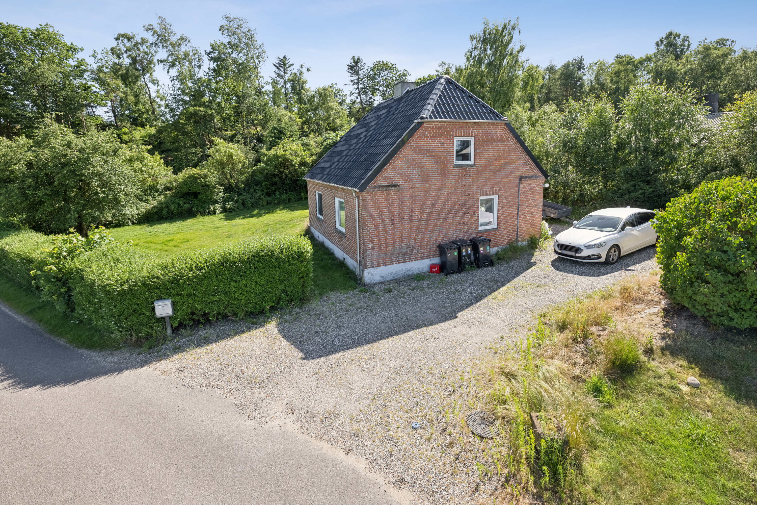 Fremhævet andet billede i fuldskærmstilstand. Billede af Løvelbrovej 1+3, Pederstrup, 8830 Tjele
