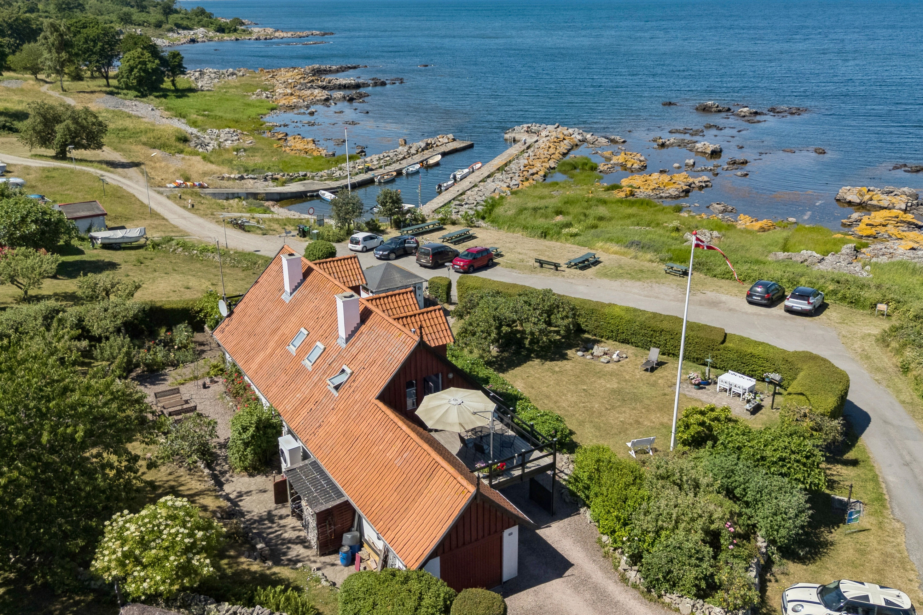Fremhævet set fra vejen billede i fuldskærmstilstand. Billede af Bølshavn 29C, Bølshavn, 3740 Svaneke