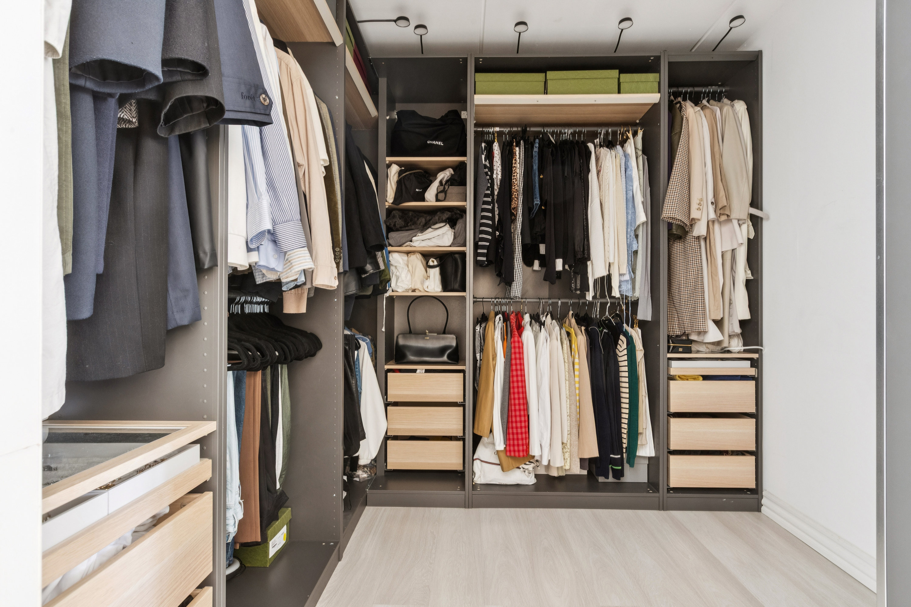 Fremhævet walkin closet billede i fuldskærmstilstand. Billede af Birketinget 14, 2. 5., 2300 København S